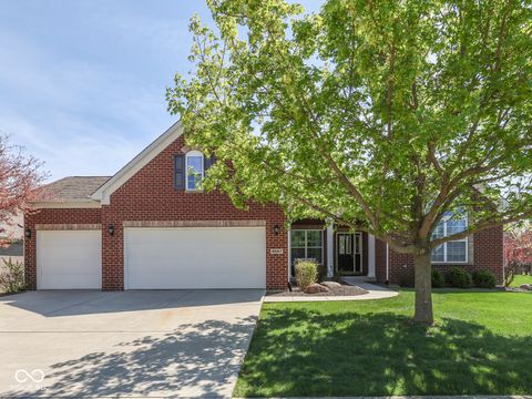 Photo of 4687 Shady Ridge Row, Greenwood, IN 46143 (MLS # 22076744)
