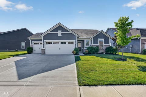 Photo of 9703 Parkhurst Crossing, McCordsville, IN 46055 (MLS # 22116381)