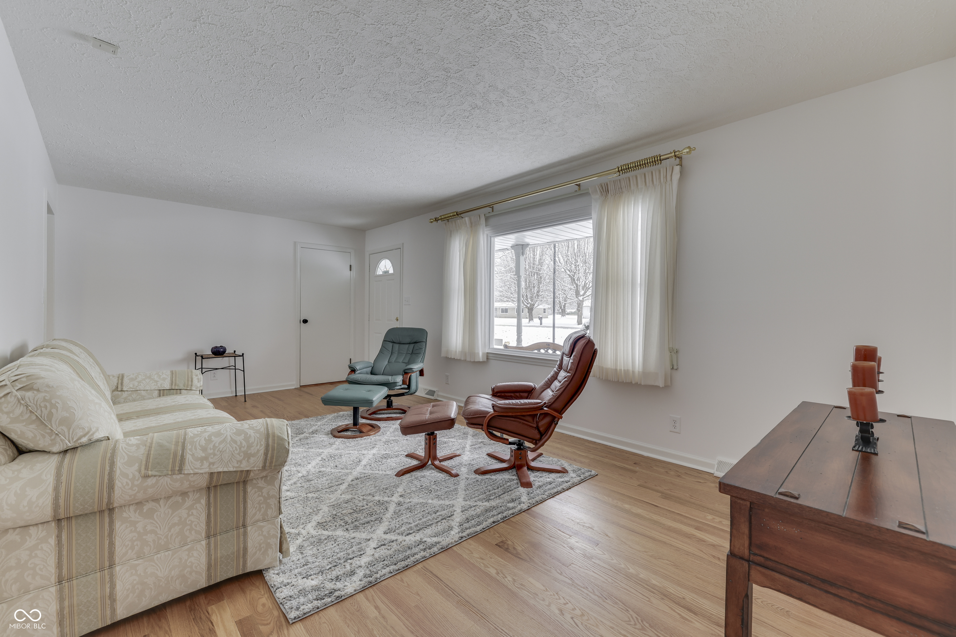 4555 Blackstone Drive