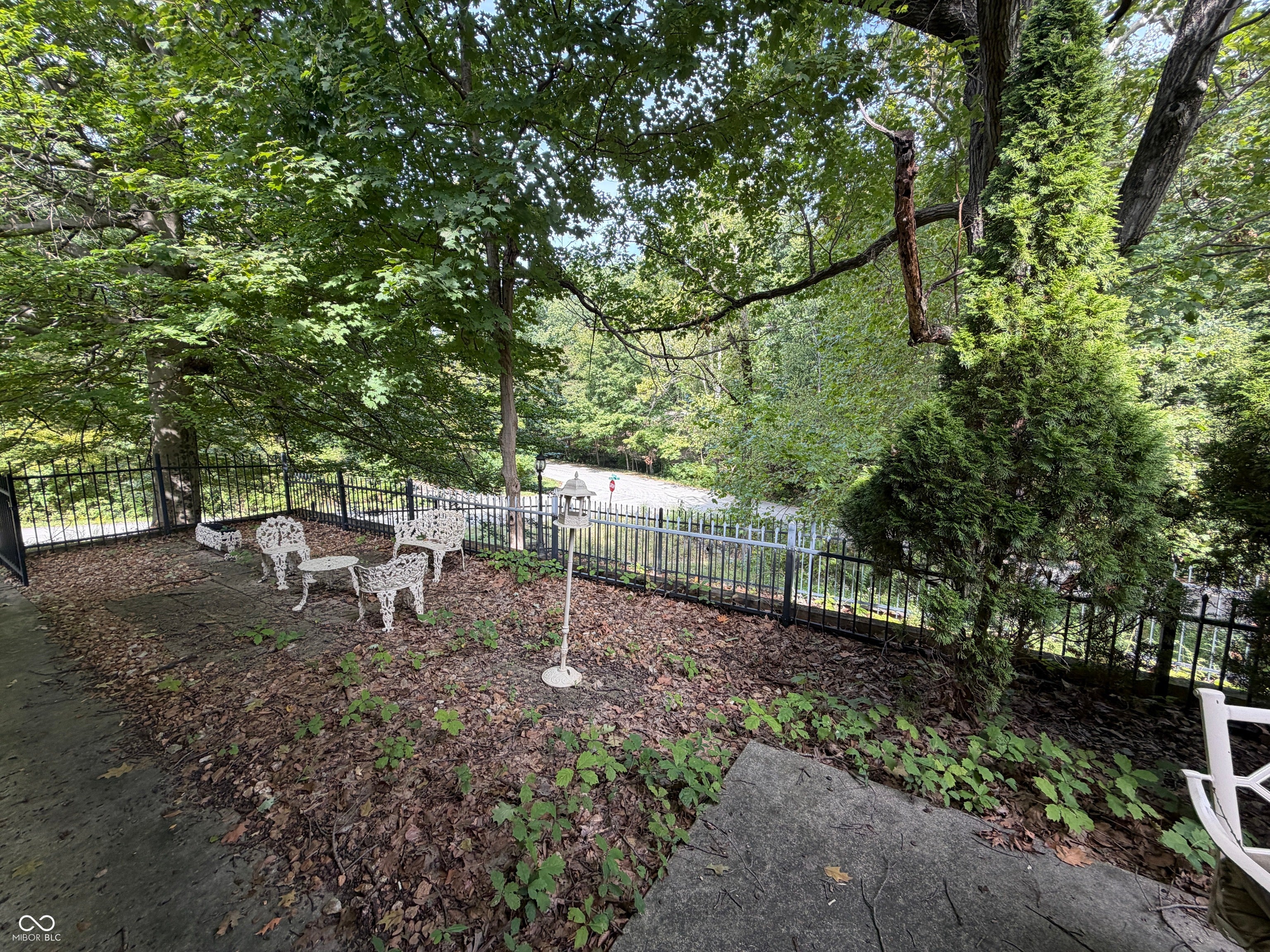 9105 Kinlock Drive