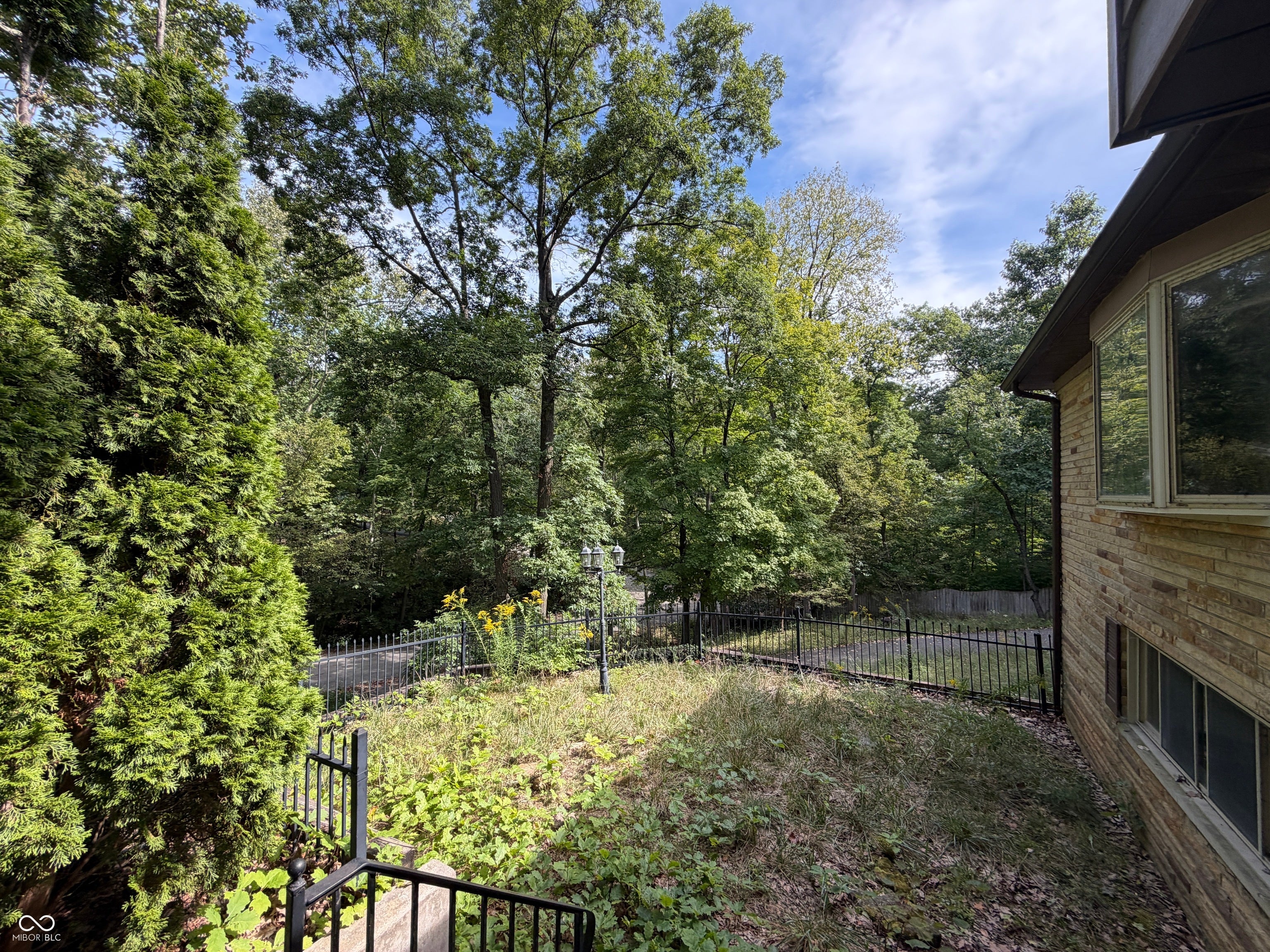 9105 Kinlock Drive