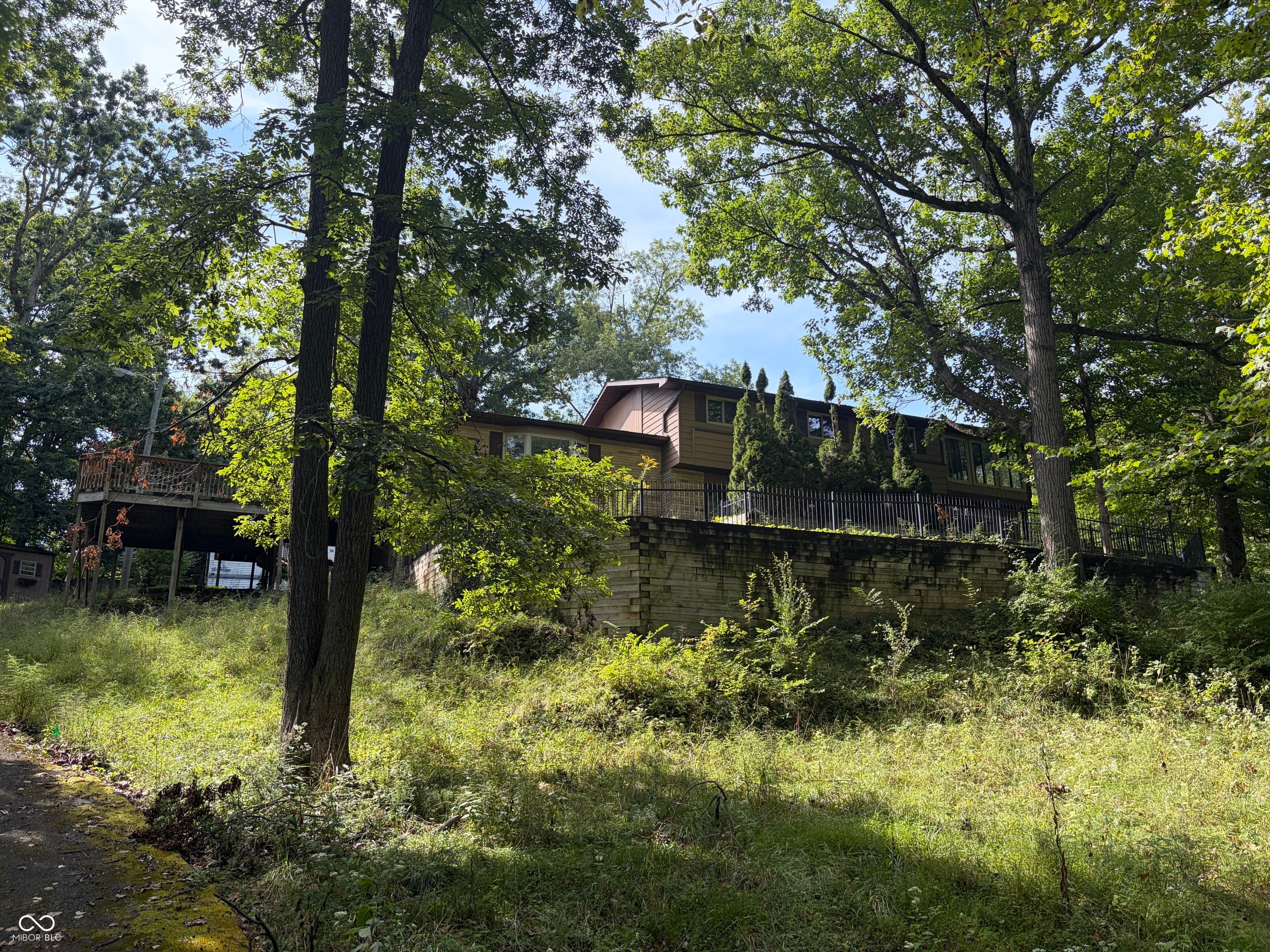 9105 Kinlock Drive