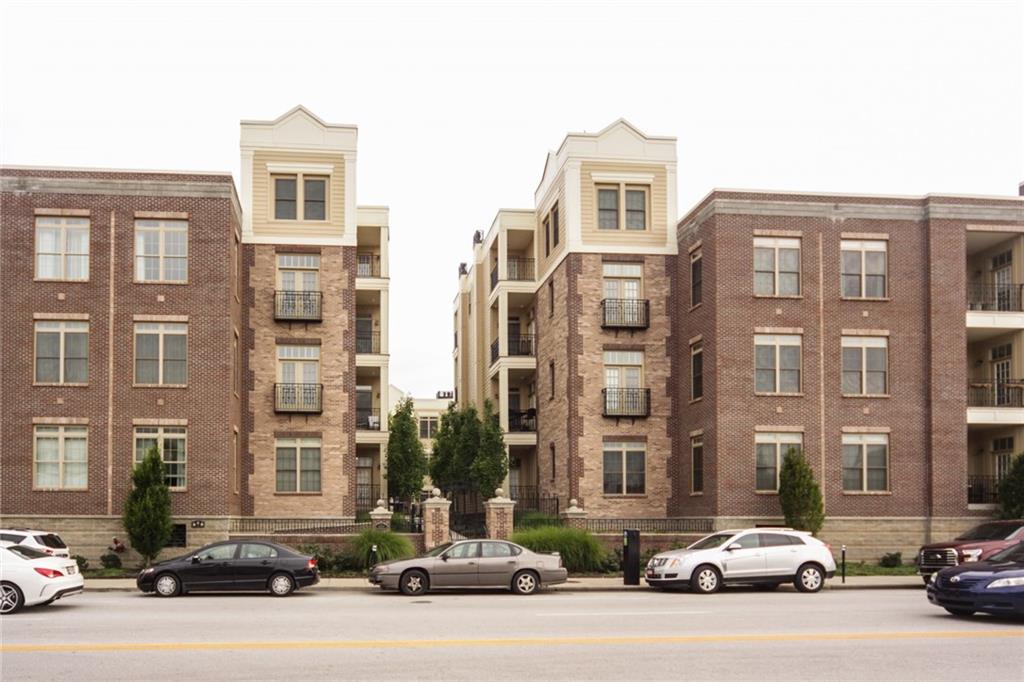 Photo 1 of 18 — 450 E Ohio Street 219, Indianapolis, IN 46204