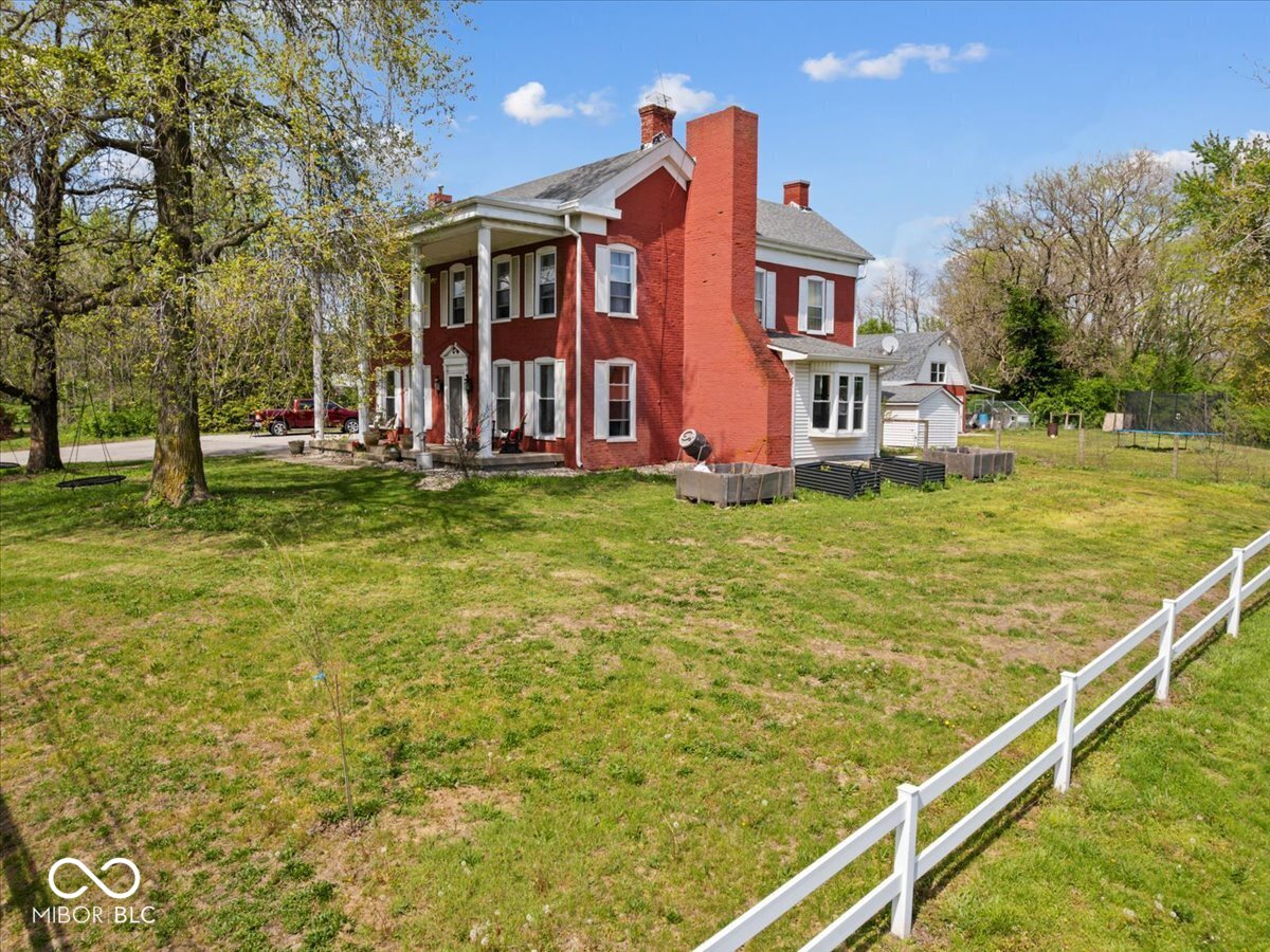 1394 N Michigan Road