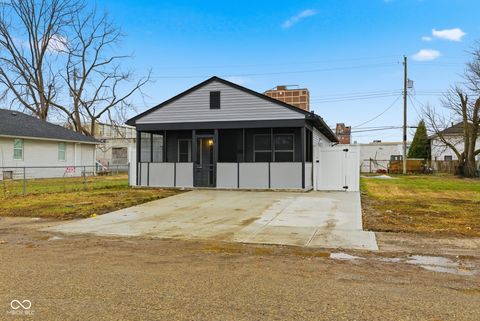 Photo of 561 Lynn Street, Indianapolis, IN 46222 (MLS # 22076593)