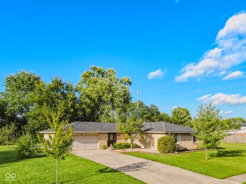 Photo of 4860 Woodcrest Drive, Columbus, IN 47203 (MLS # 22125924)