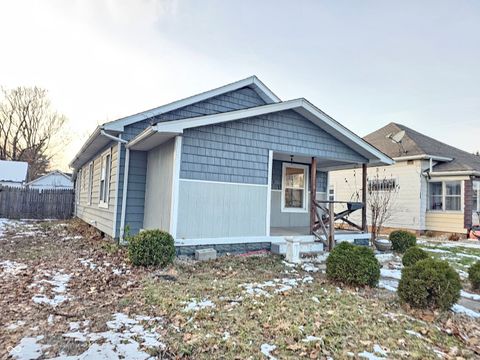 Photo of 2011 McKinley Street, Anderson, IN 46016 (MLS # 22076642)