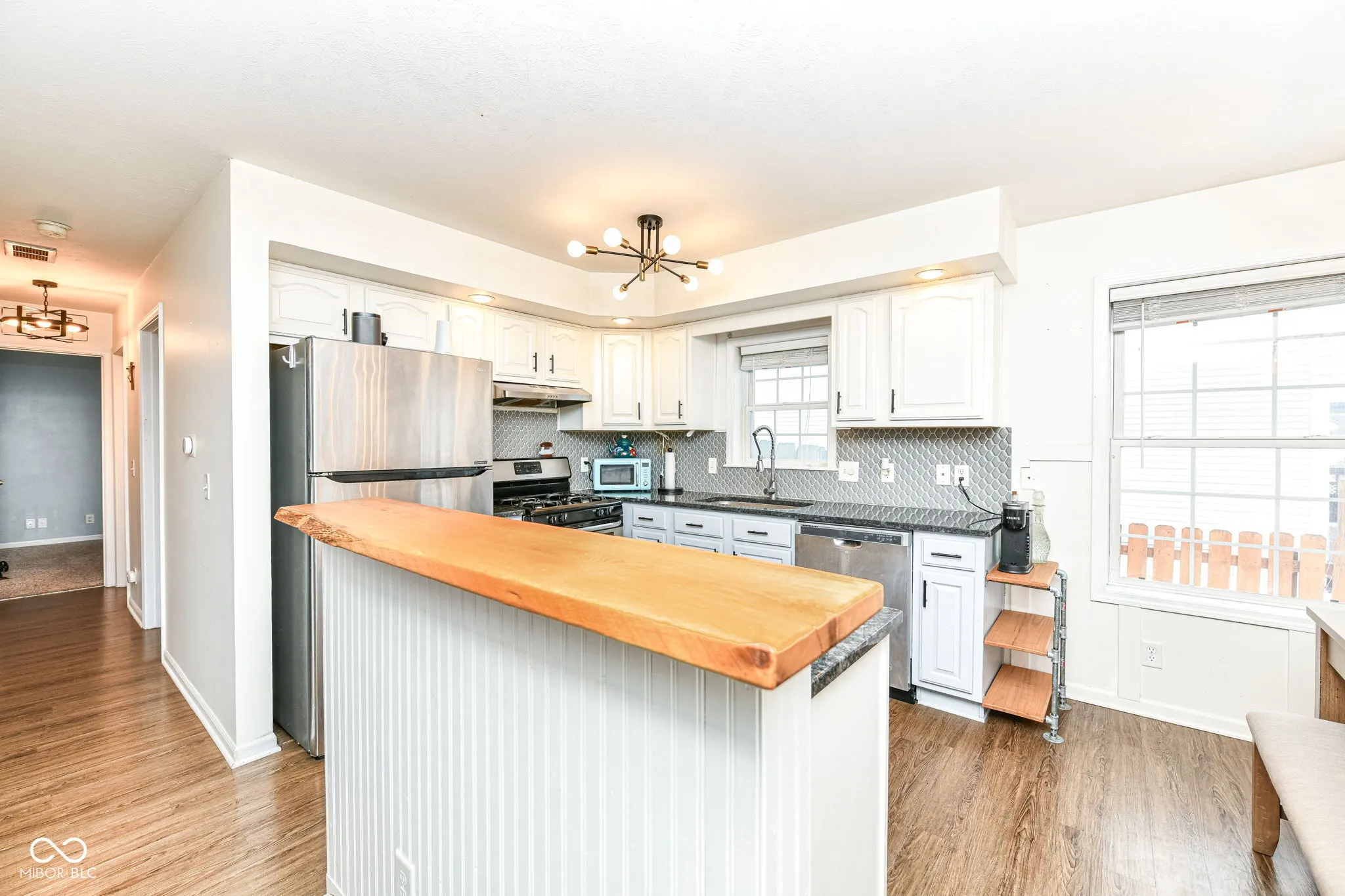 Indianapolis, Indiana 46203, United States, 3 Bedrooms Bedrooms, ,2 BathroomsBathrooms,Residential,Pending,17402