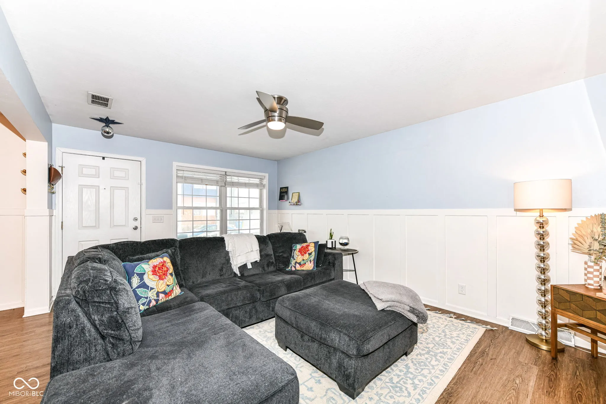 Indianapolis, Indiana 46203, United States, 3 Bedrooms Bedrooms, ,2 BathroomsBathrooms,Residential,Pending,17402