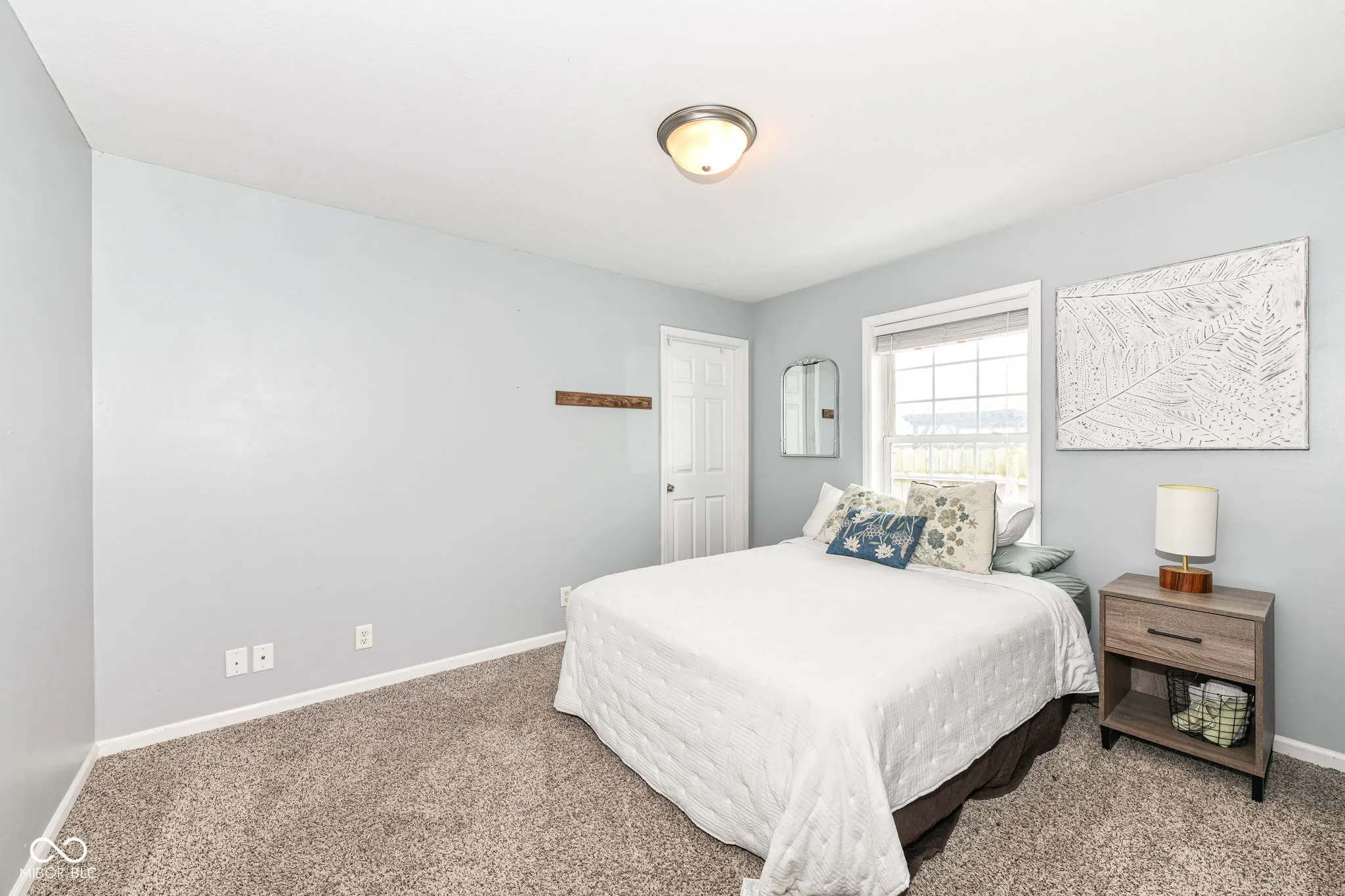 Indianapolis, Indiana 46203, United States, 3 Bedrooms Bedrooms, ,2 BathroomsBathrooms,Residential,Pending,17402