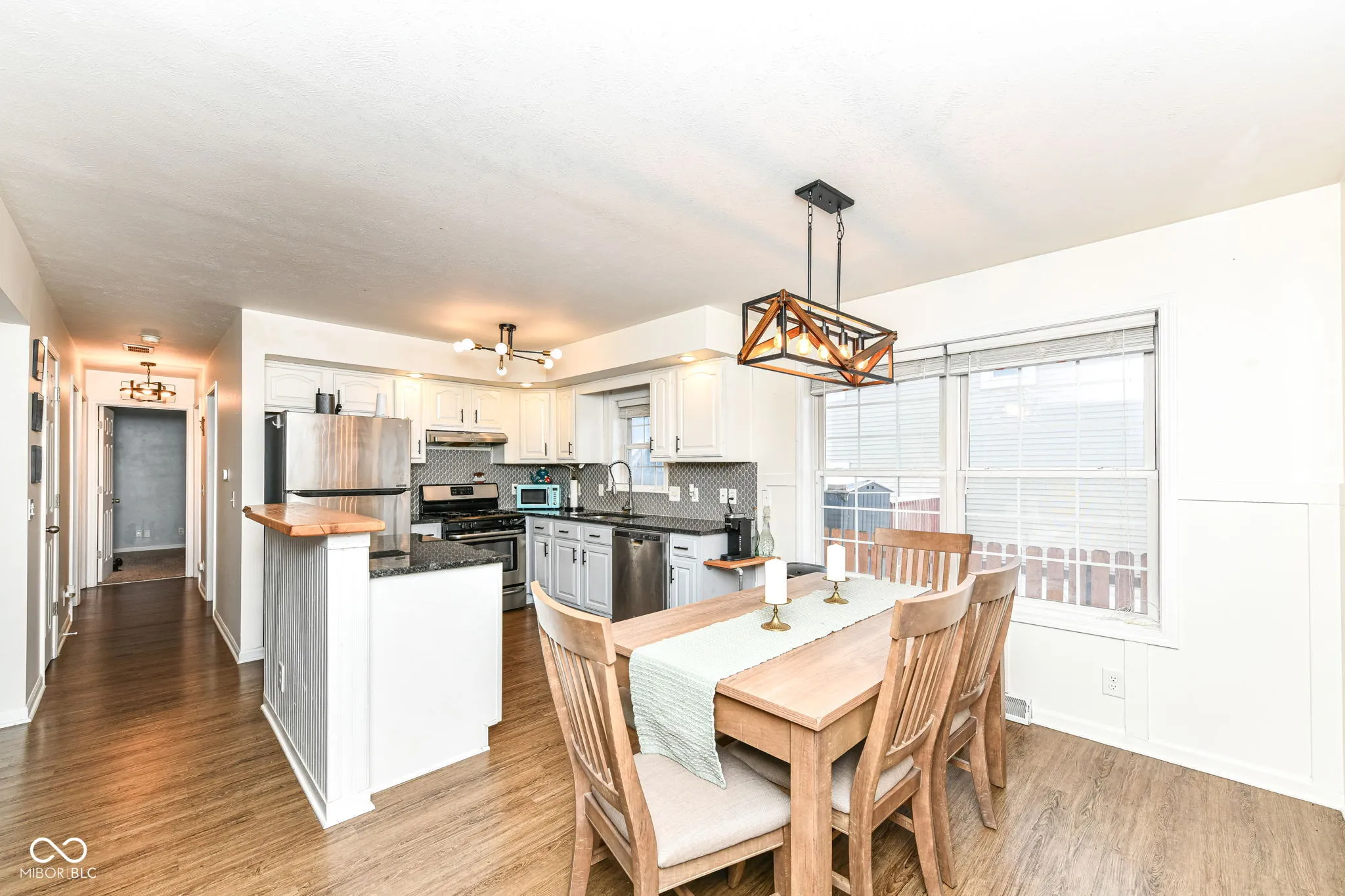 Indianapolis, Indiana 46203, United States, 3 Bedrooms Bedrooms, ,2 BathroomsBathrooms,Residential,Pending,17402