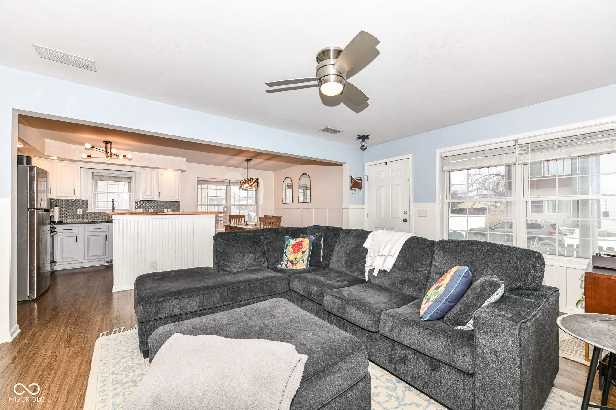 Indianapolis, Indiana 46203, United States, 3 Bedrooms Bedrooms, ,2 BathroomsBathrooms,Residential,Pending,17402