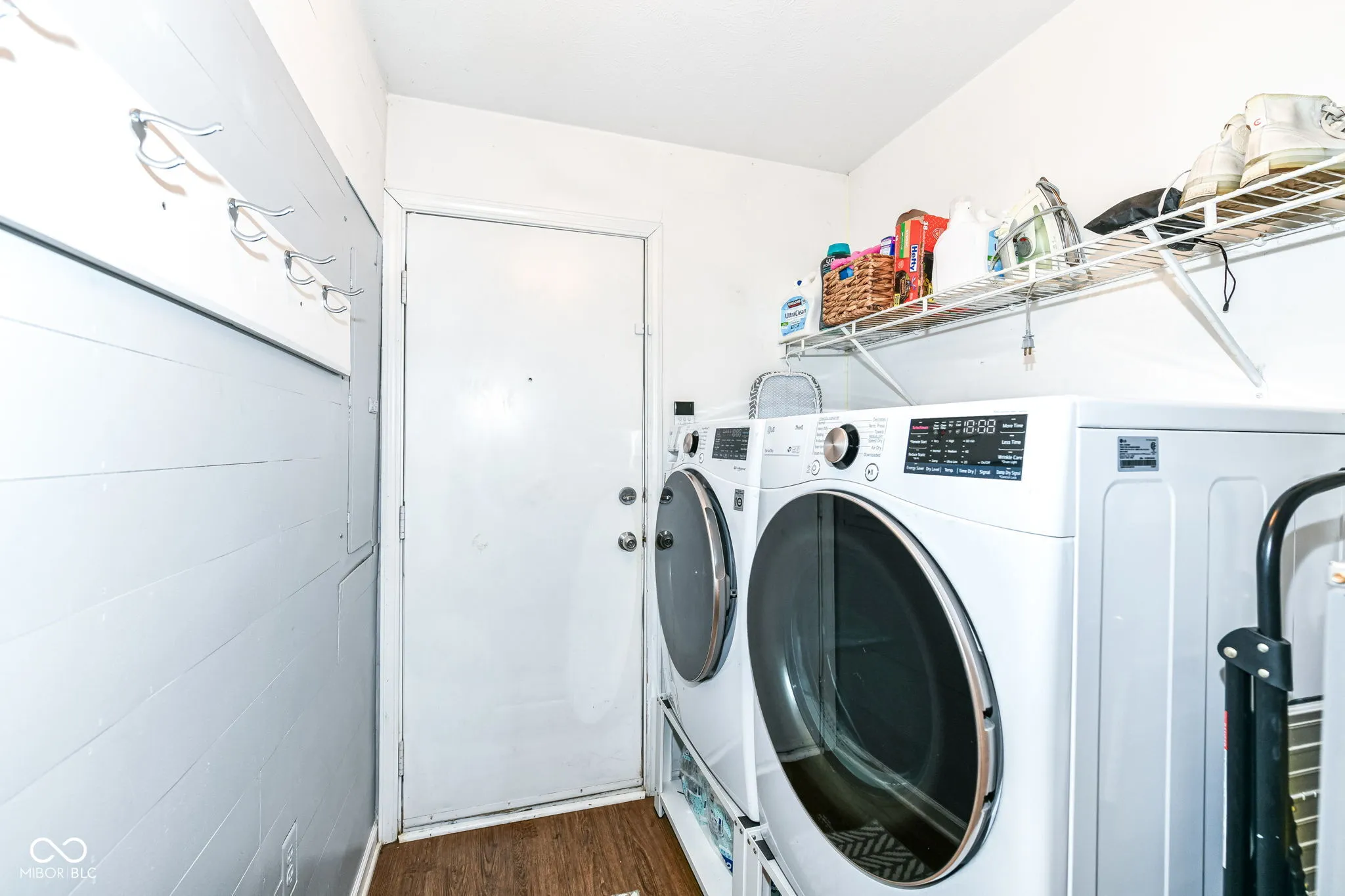 Indianapolis, Indiana 46203, United States, 3 Bedrooms Bedrooms, ,2 BathroomsBathrooms,Residential,Pending,17402