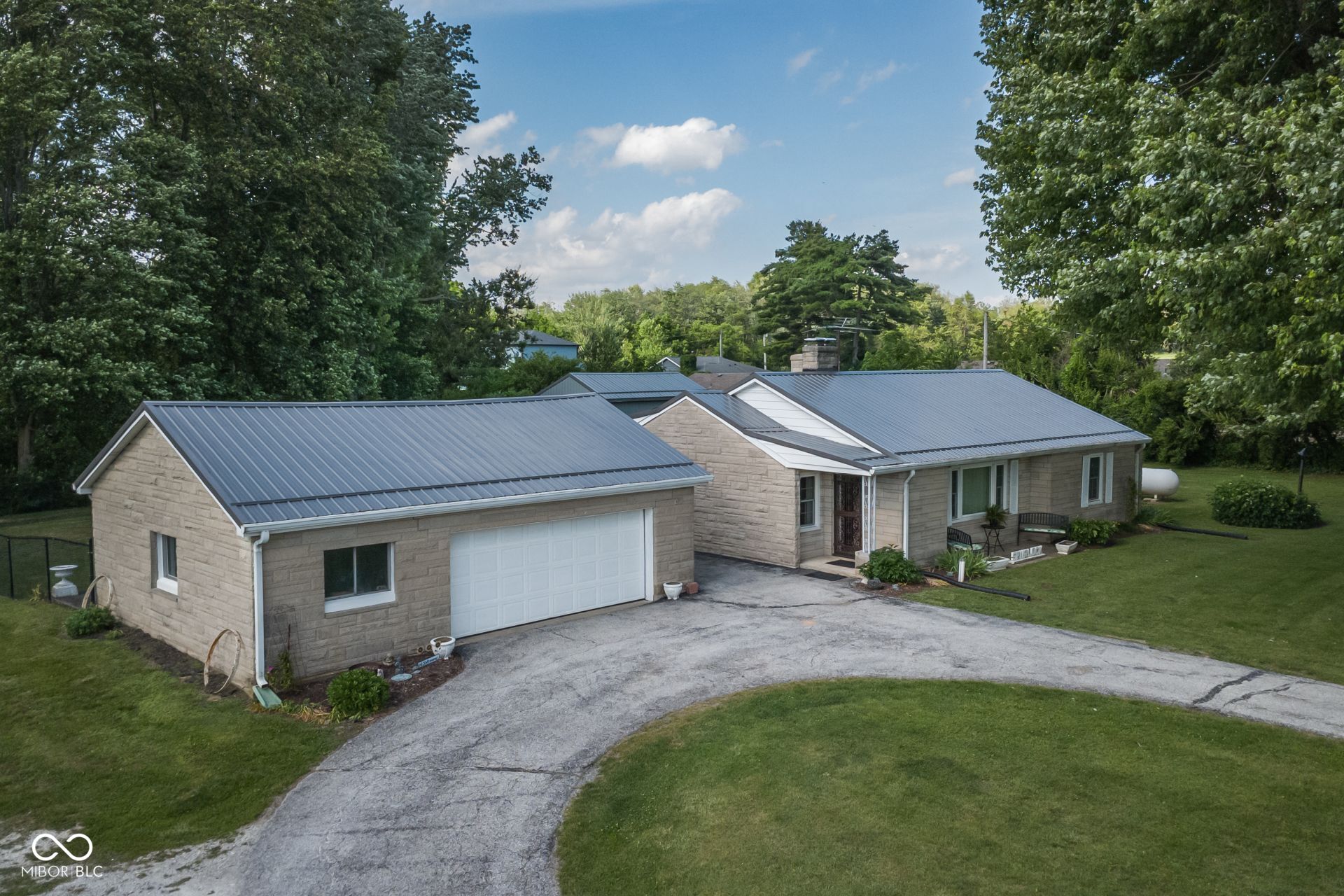 3326 W US Highway 36