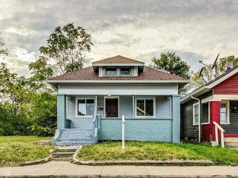 Photo of 2820 Indianapolis Avenue, Indianapolis, IN 46208 (MLS # 22076405)