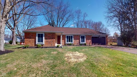 Photo of 229 E Village Drive, Carmel, IN 46032 (MLS # 22089166)