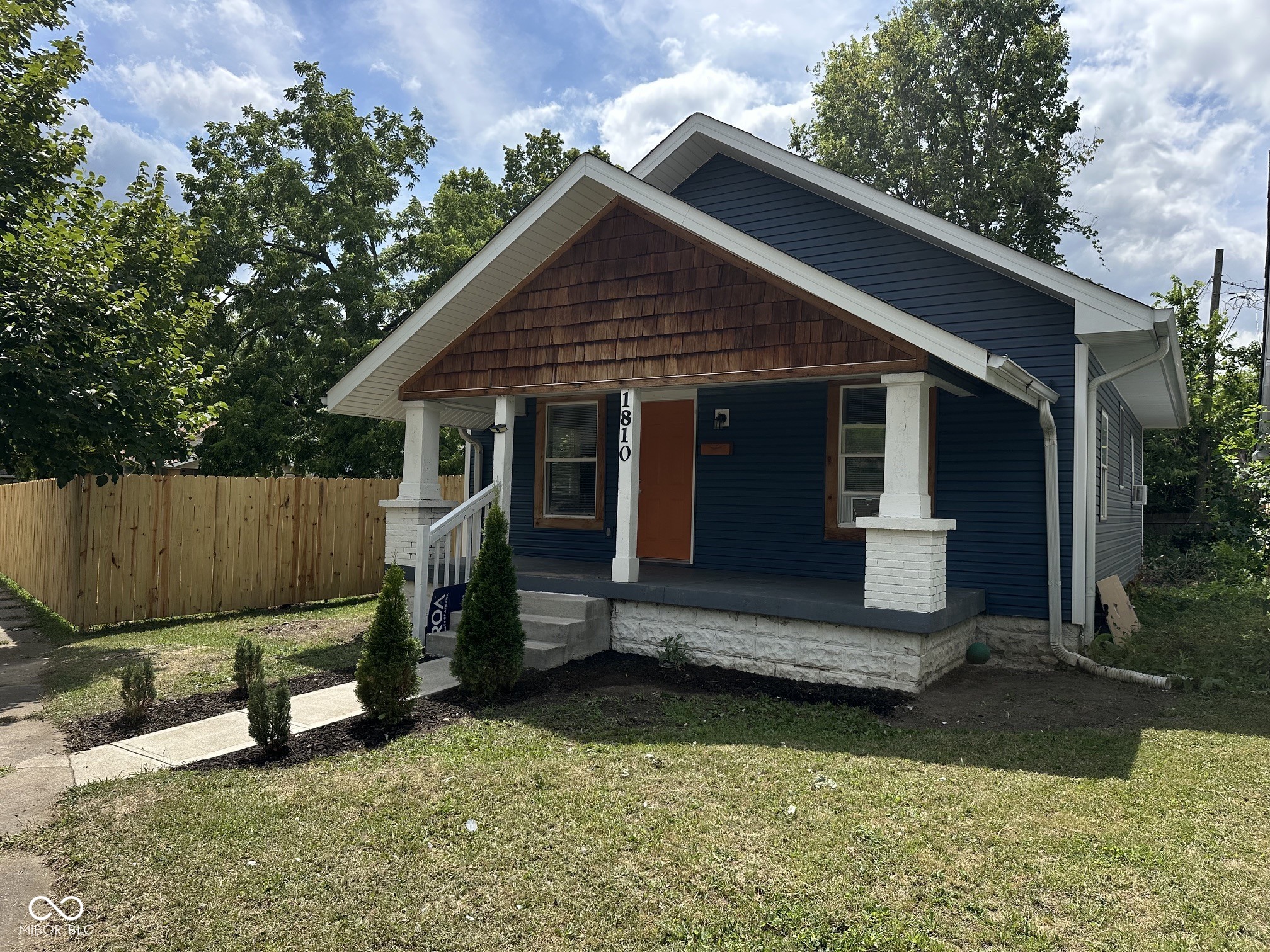 1810 N Parker