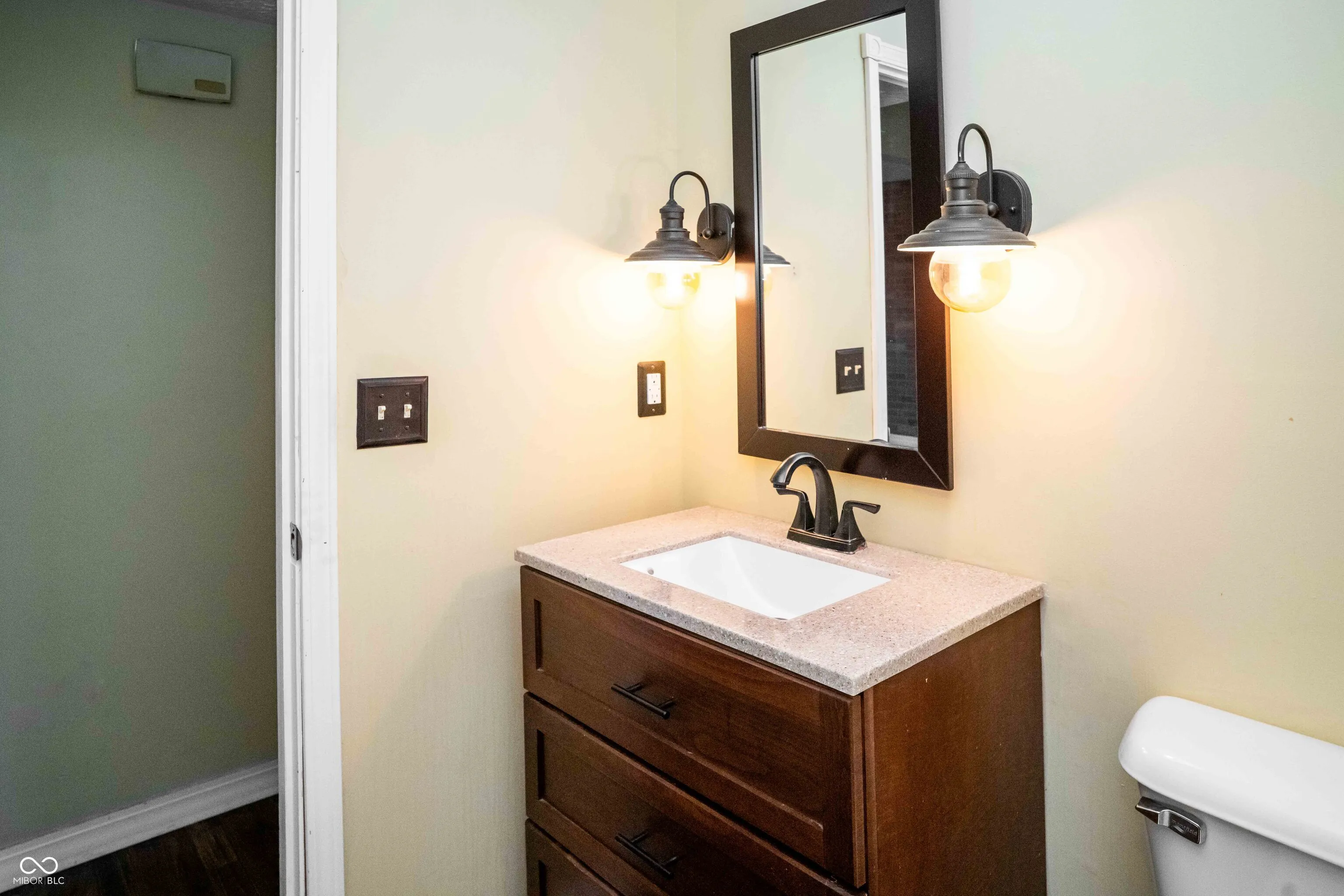 Indianapolis, Indiana 46237, United States, 2 Bedrooms Bedrooms, ,2 BathroomsBathrooms,Residential,Active,82305