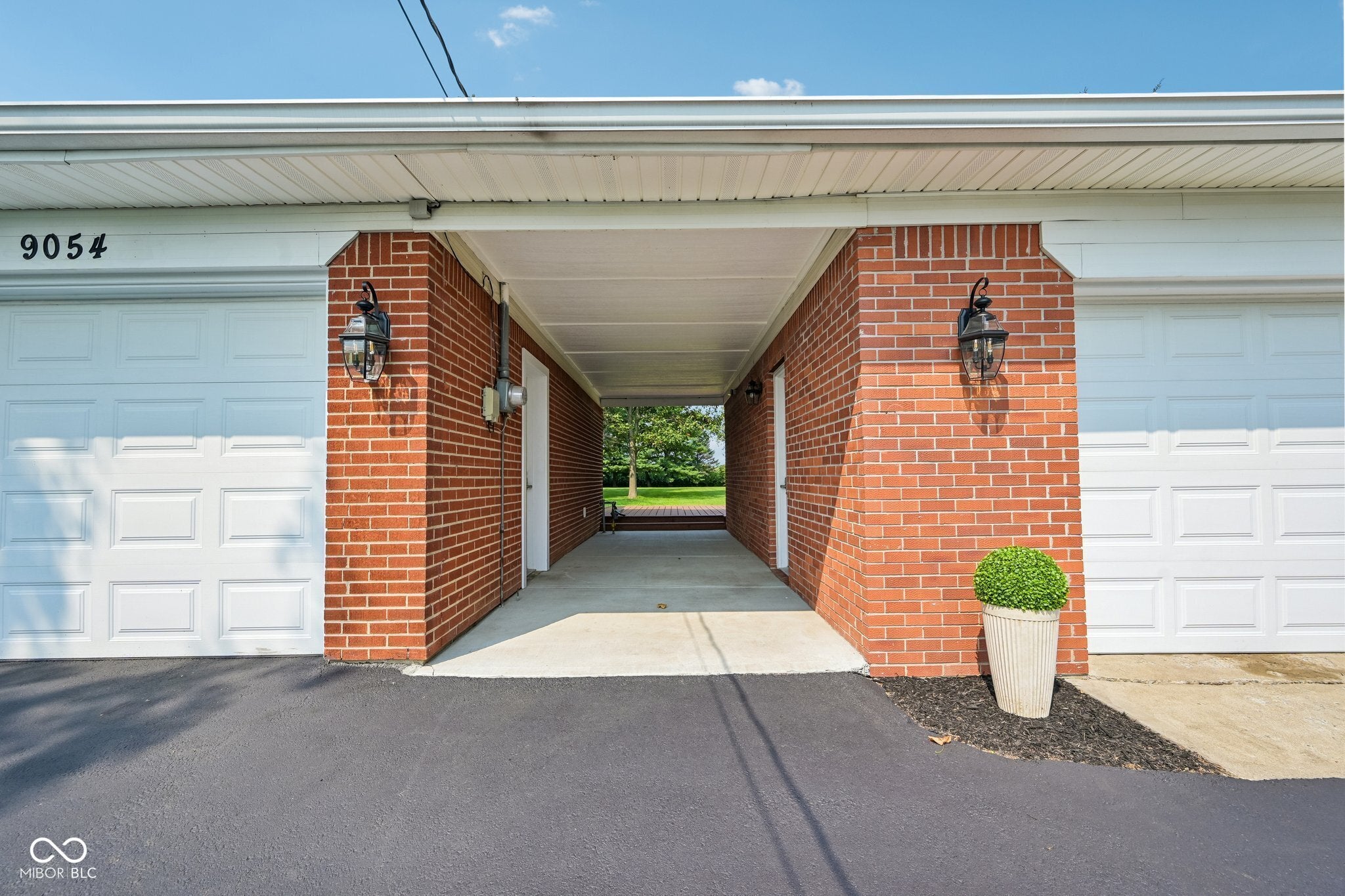 9054 N 200 W