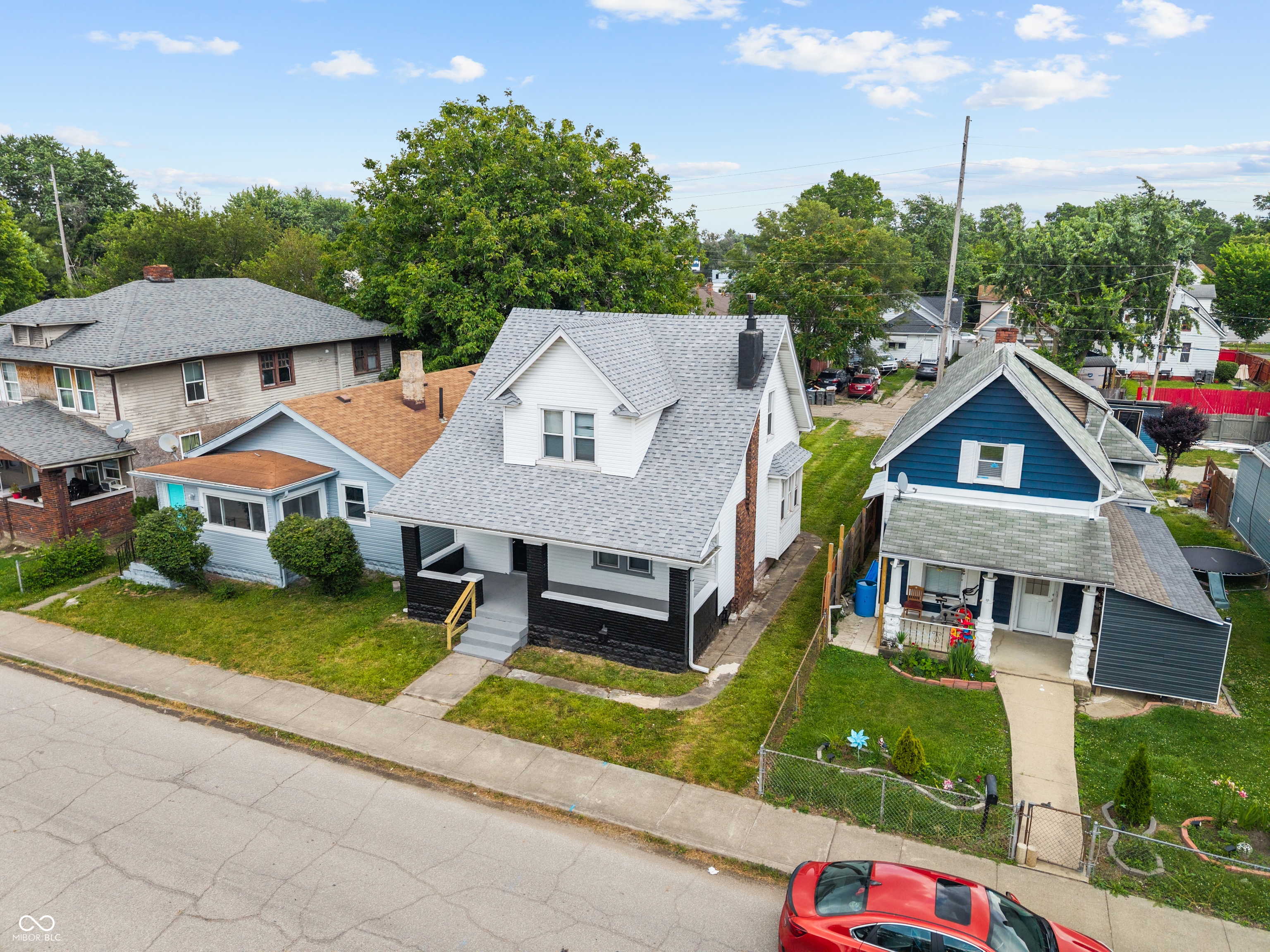 121 N Bradley Avenue