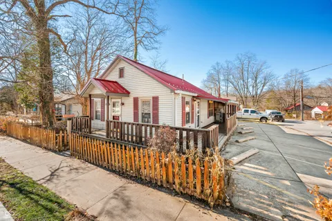 100 N Jefferson Street, Nashville, IN 47448 - MLS#: 22014761