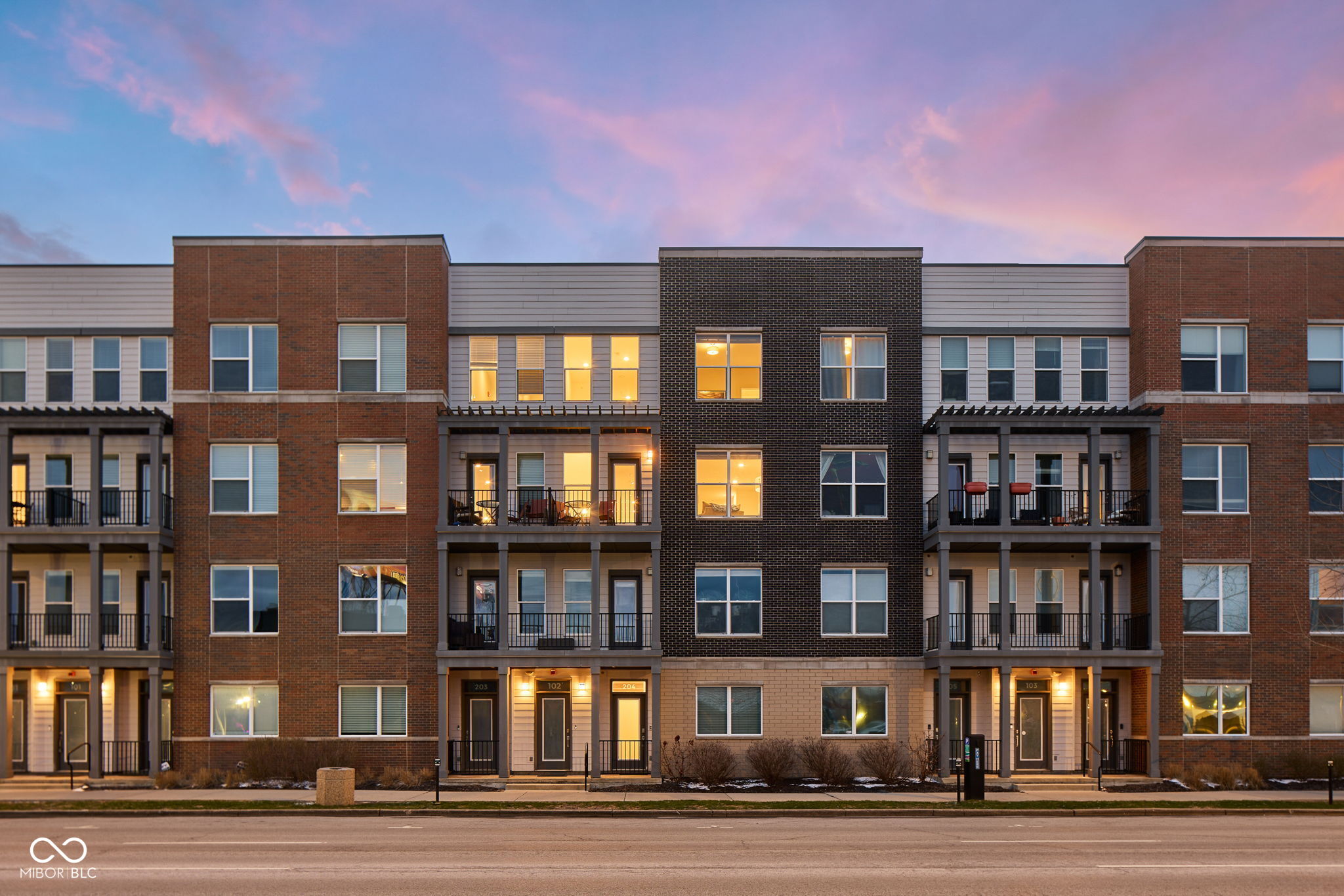 727 N Illinois Street 204