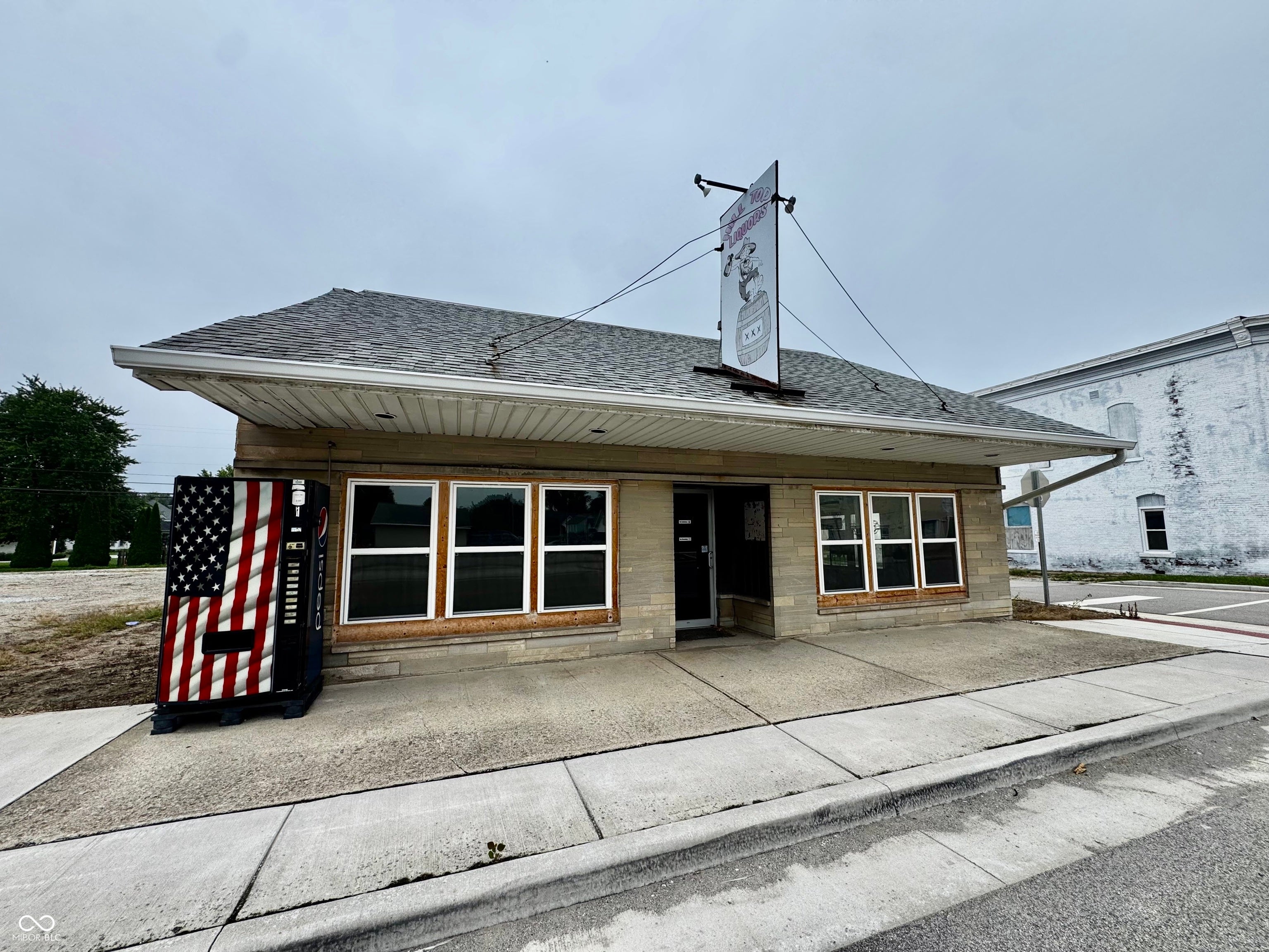 108 Cross St, Waveland, IN 47989