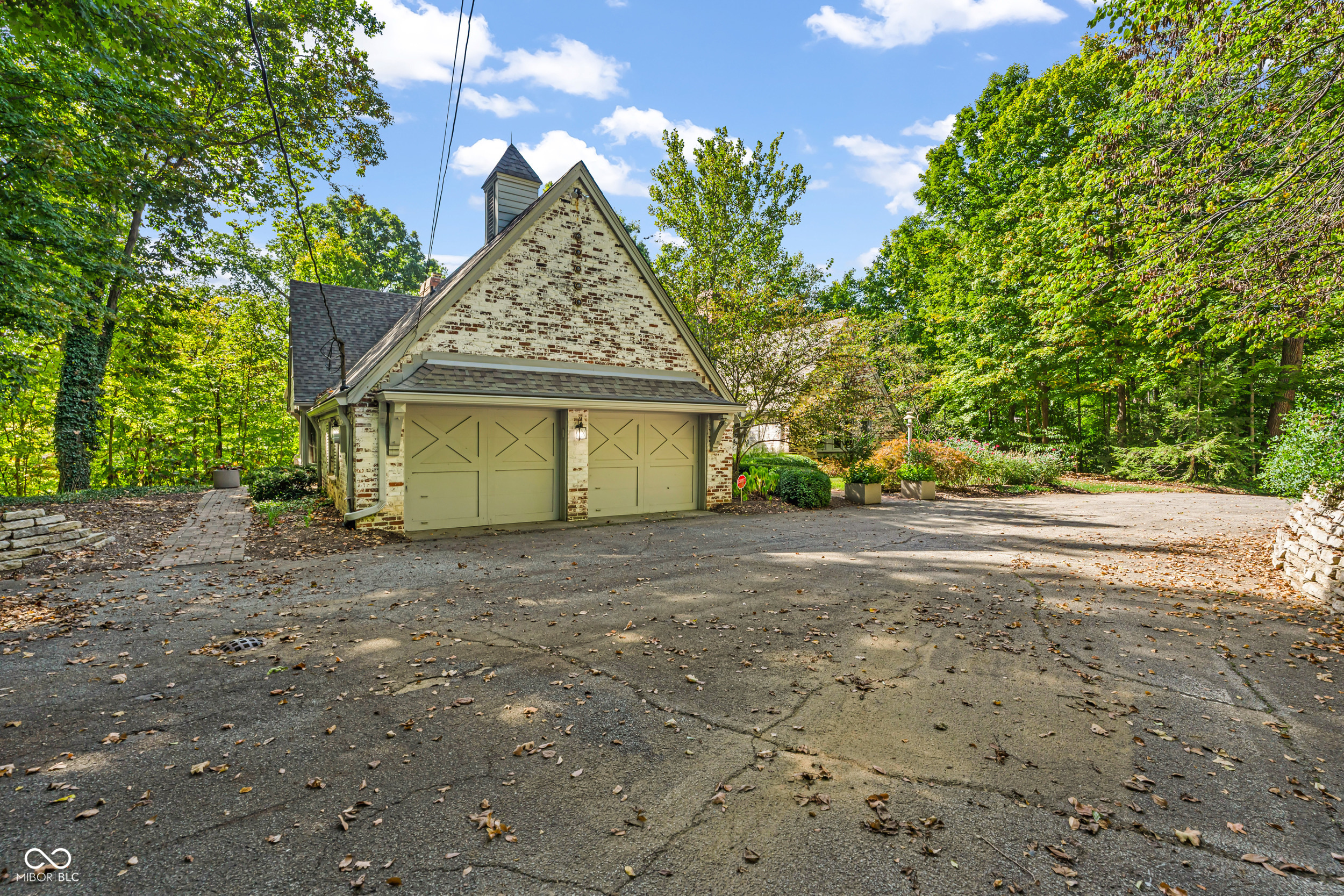 6047 Brokenhurst Road