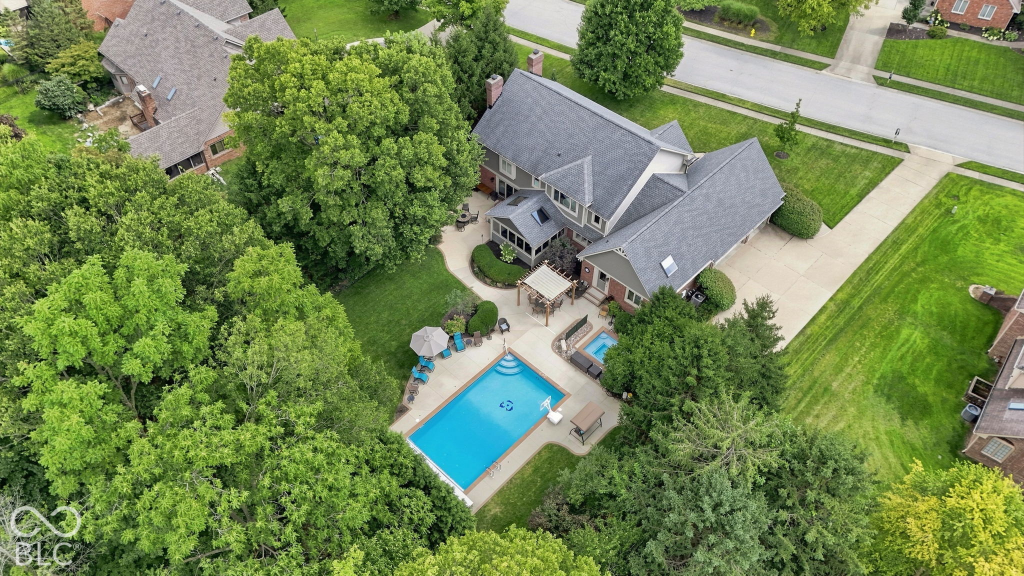 5328 Woodfield Drive N