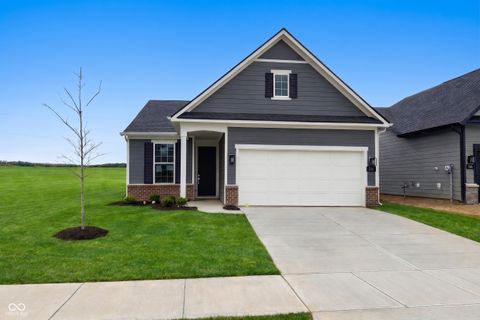 Photo of 754 Daisy Street, Greenwood, IN 46143 (MLS # 22095335)