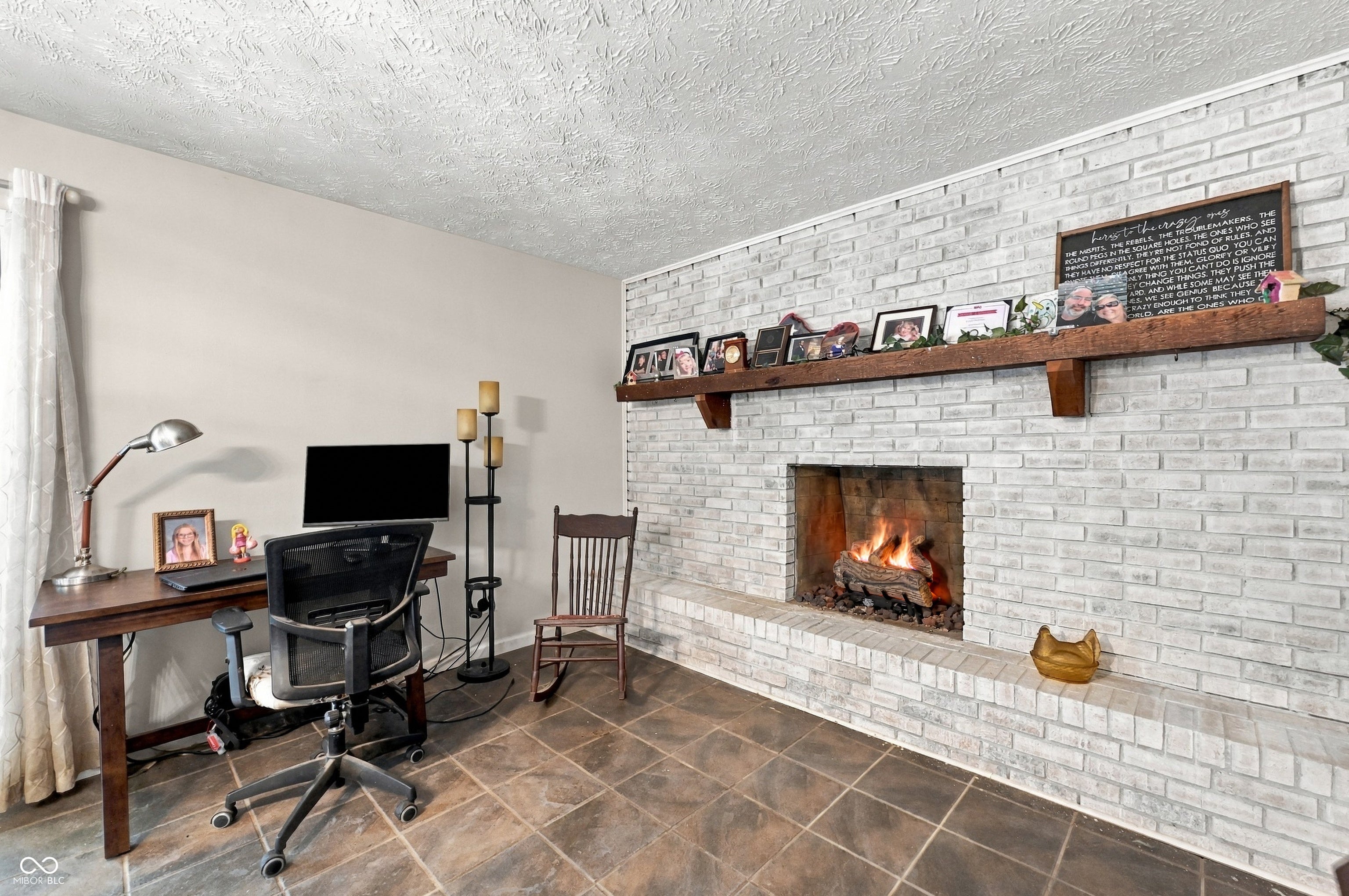 907 Cragwood Court