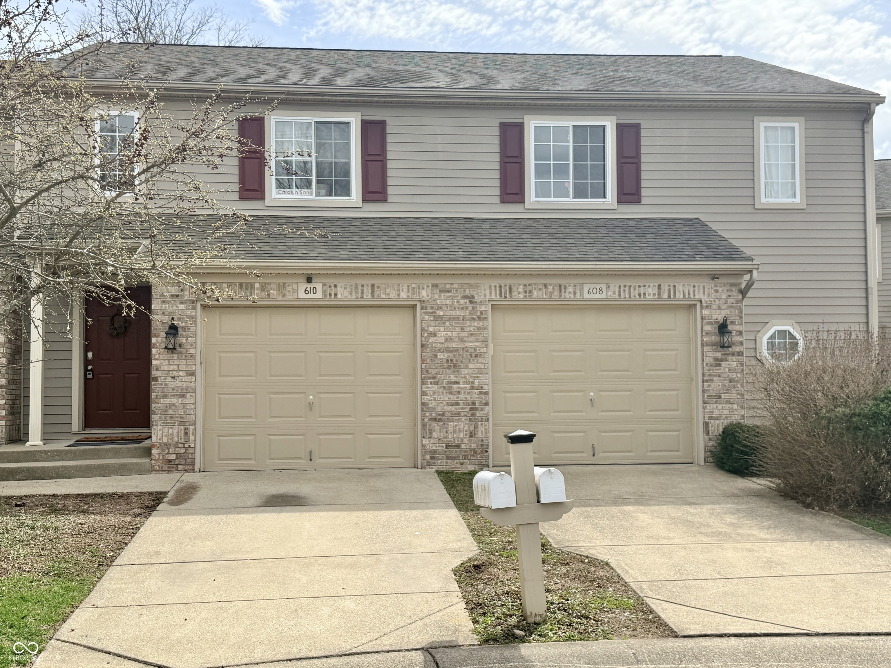 610 Bayberry Court W