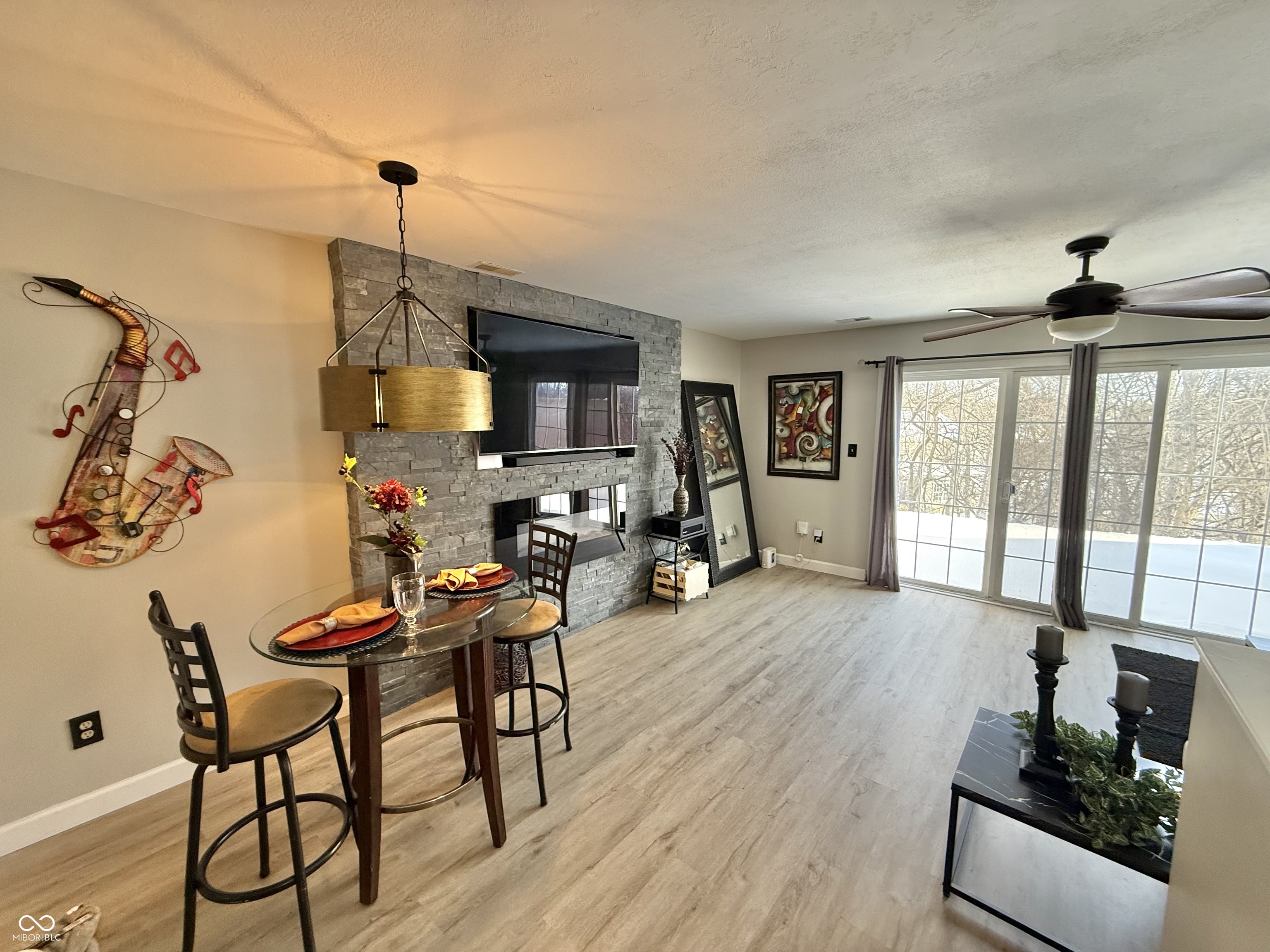 610 Bayberry Court W