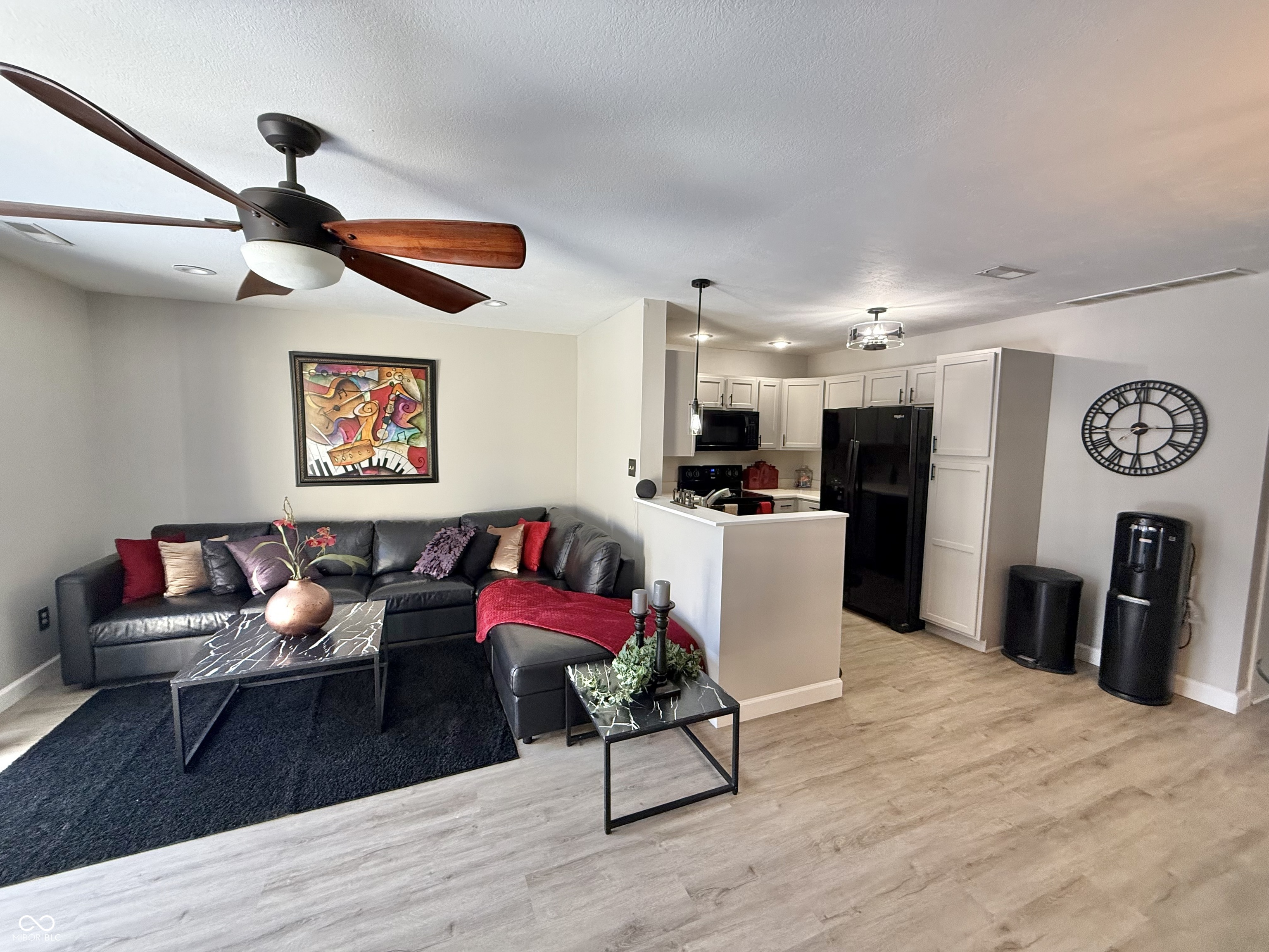 610 Bayberry Court W