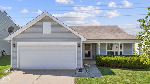 Photo of 4734 Deacon Lane, Indianapolis, IN 46237 (MLS # 22093729)