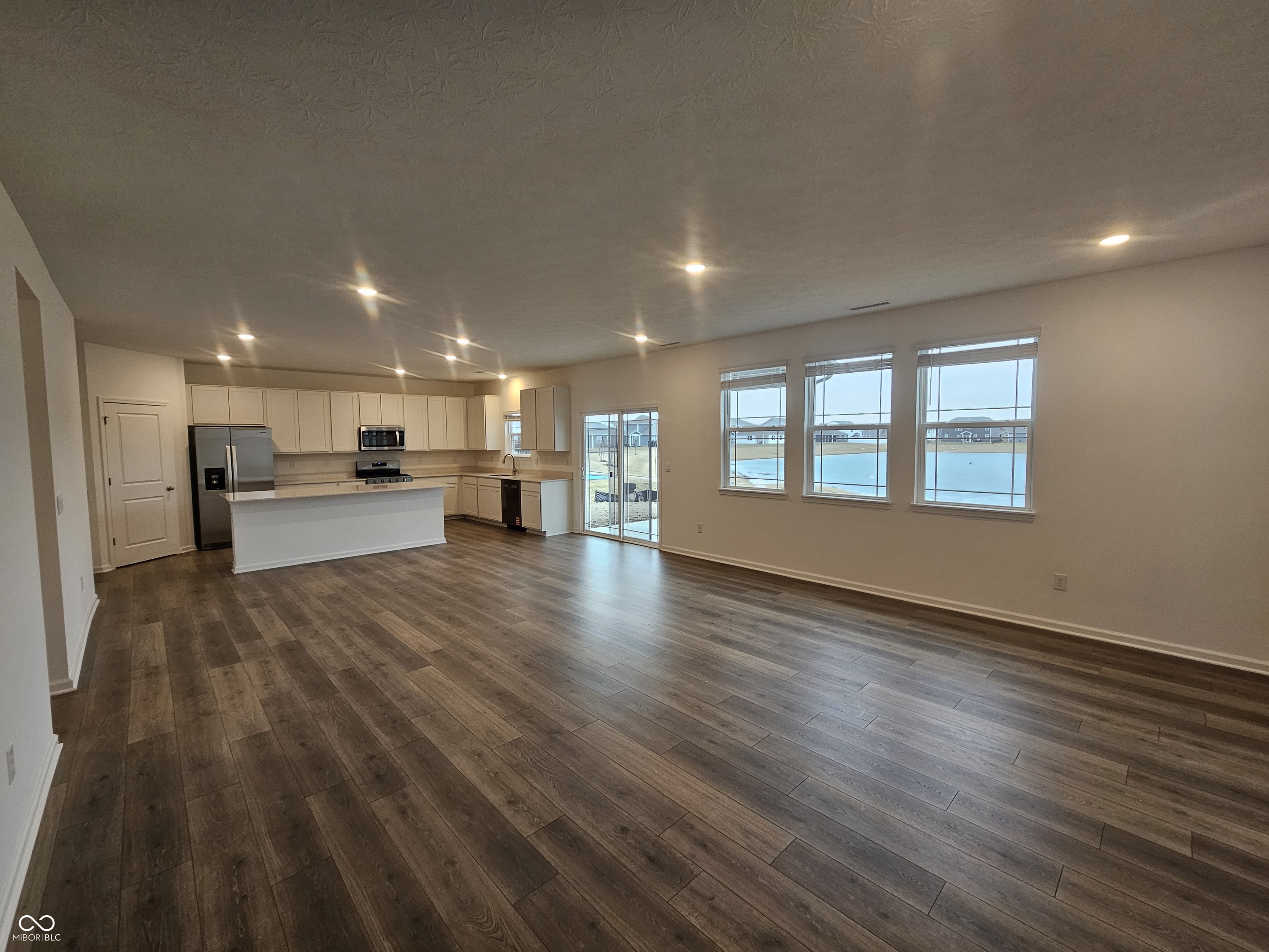 2562 Maricopa Boulevard