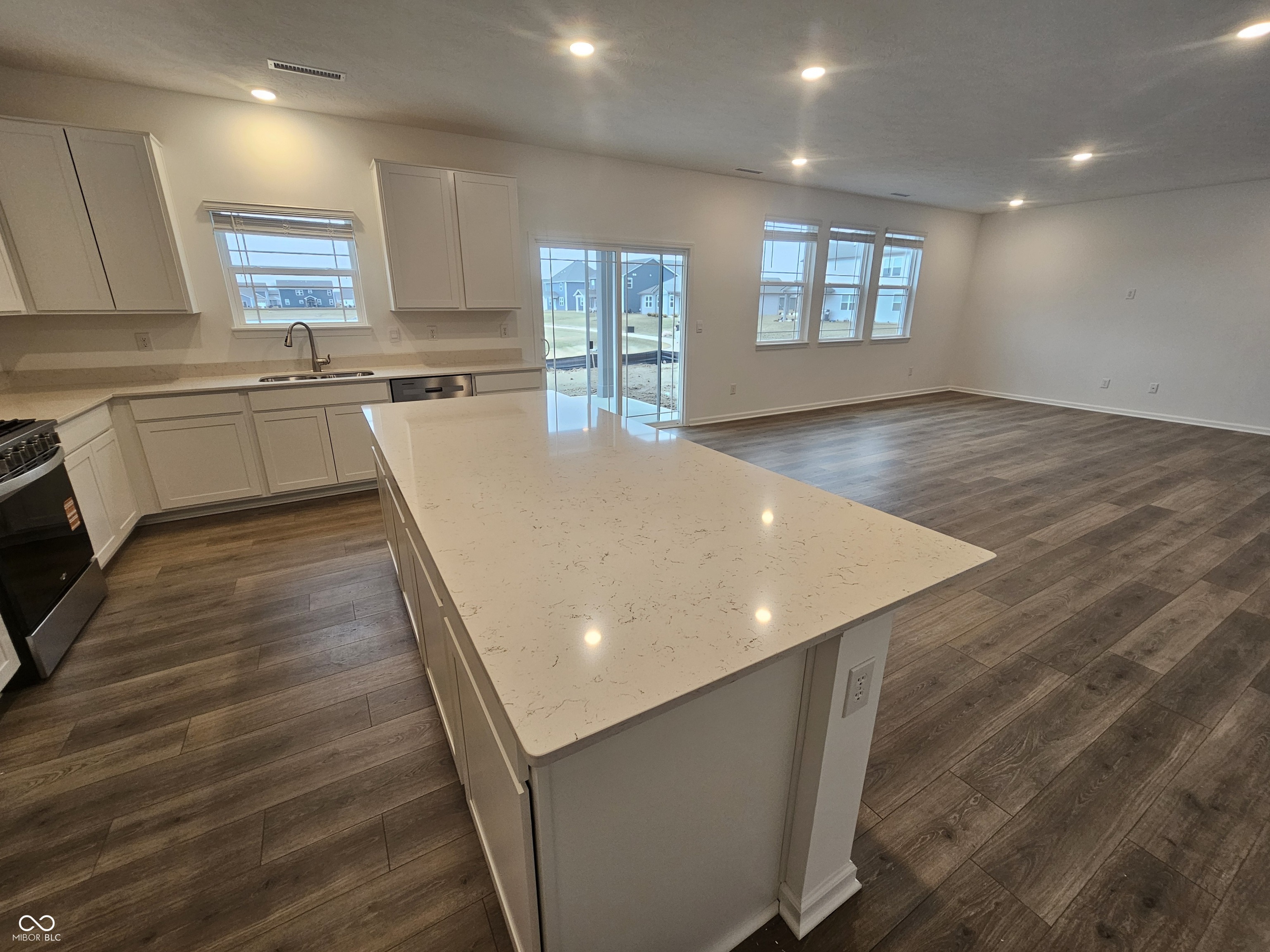 2562 Maricopa Boulevard