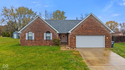 Photo of 848 Cypress N, Greenwood, IN 46143 (MLS # 22073663)