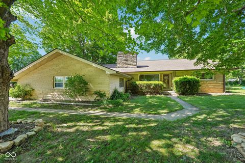 Photo of 320 Maple Street, Greenwood, IN 46142 (MLS # 22101666)
