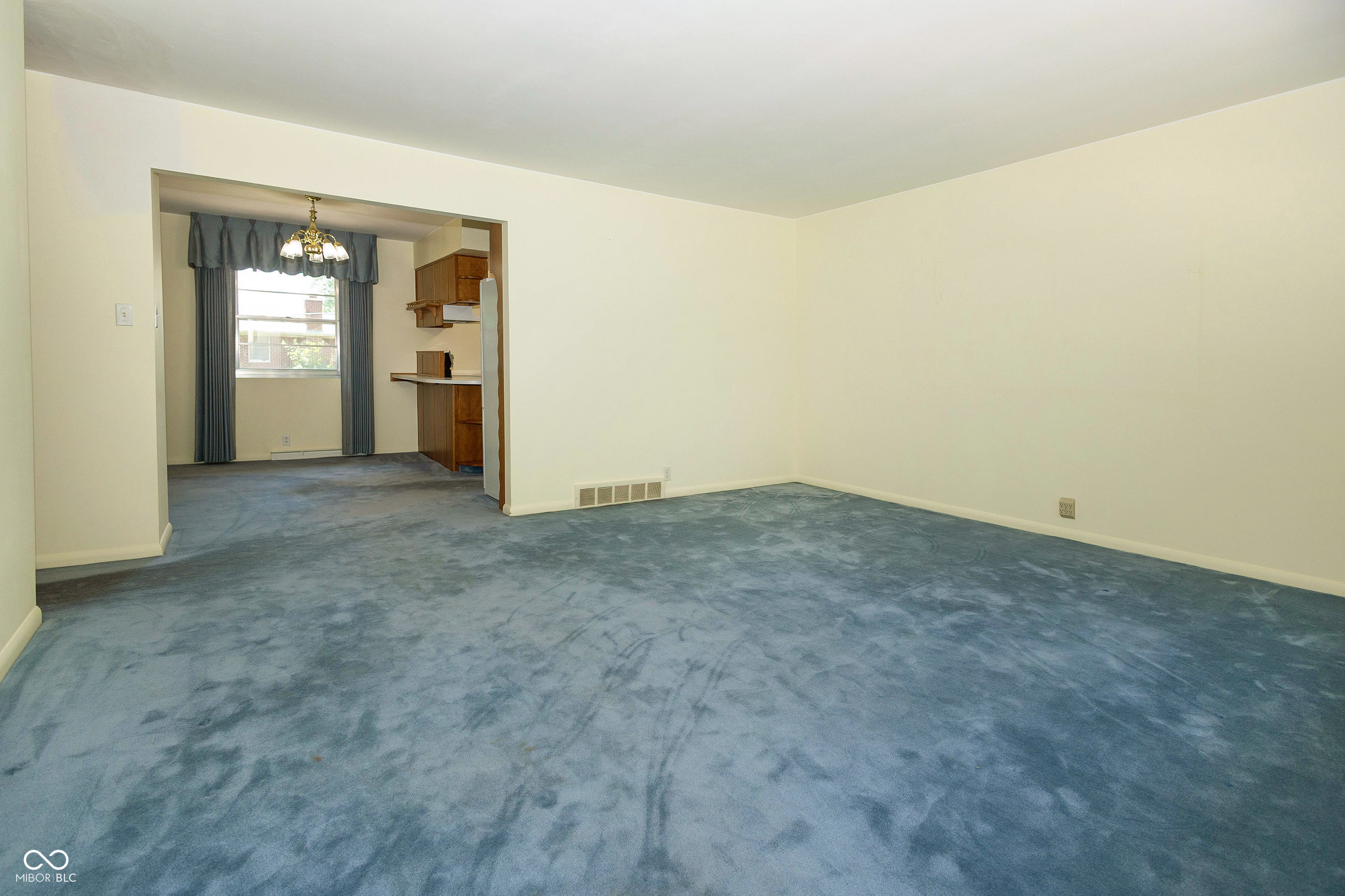 5927 Meadowood Drive
