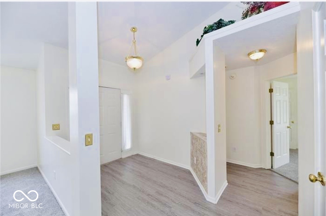 1527 Royal Lake Circle