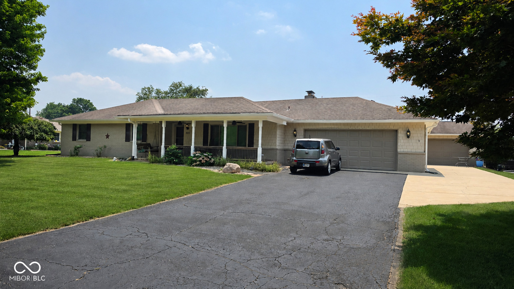 885 Broadway North Drive