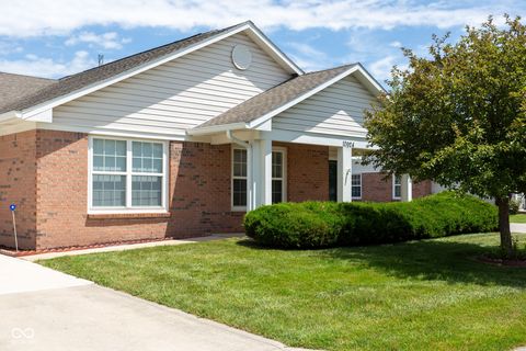 Photo of 10924 St Petersburg Way, Indianapolis, IN 46229 (MLS # 22107754)