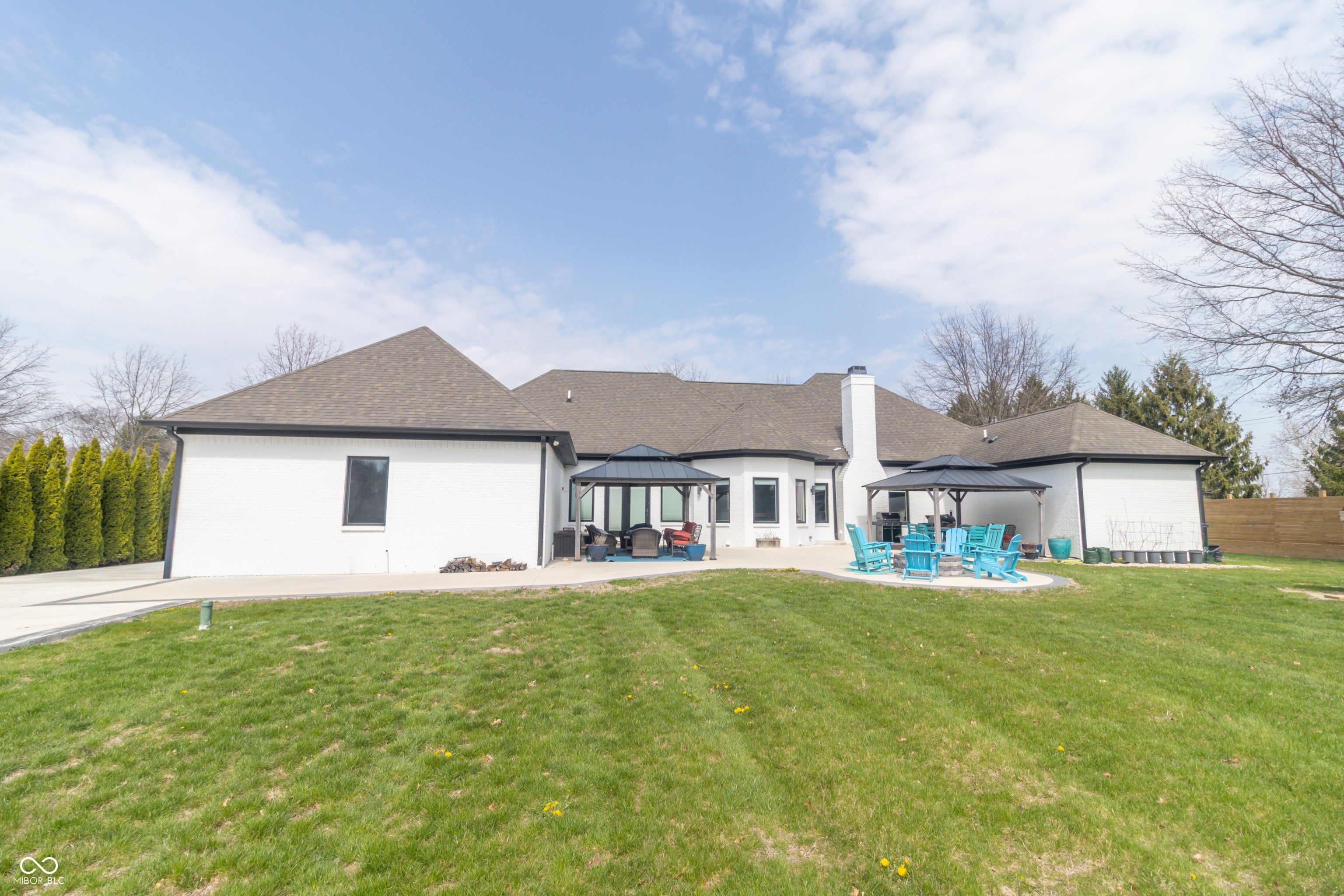 1715 E Twin Oak Boulevard