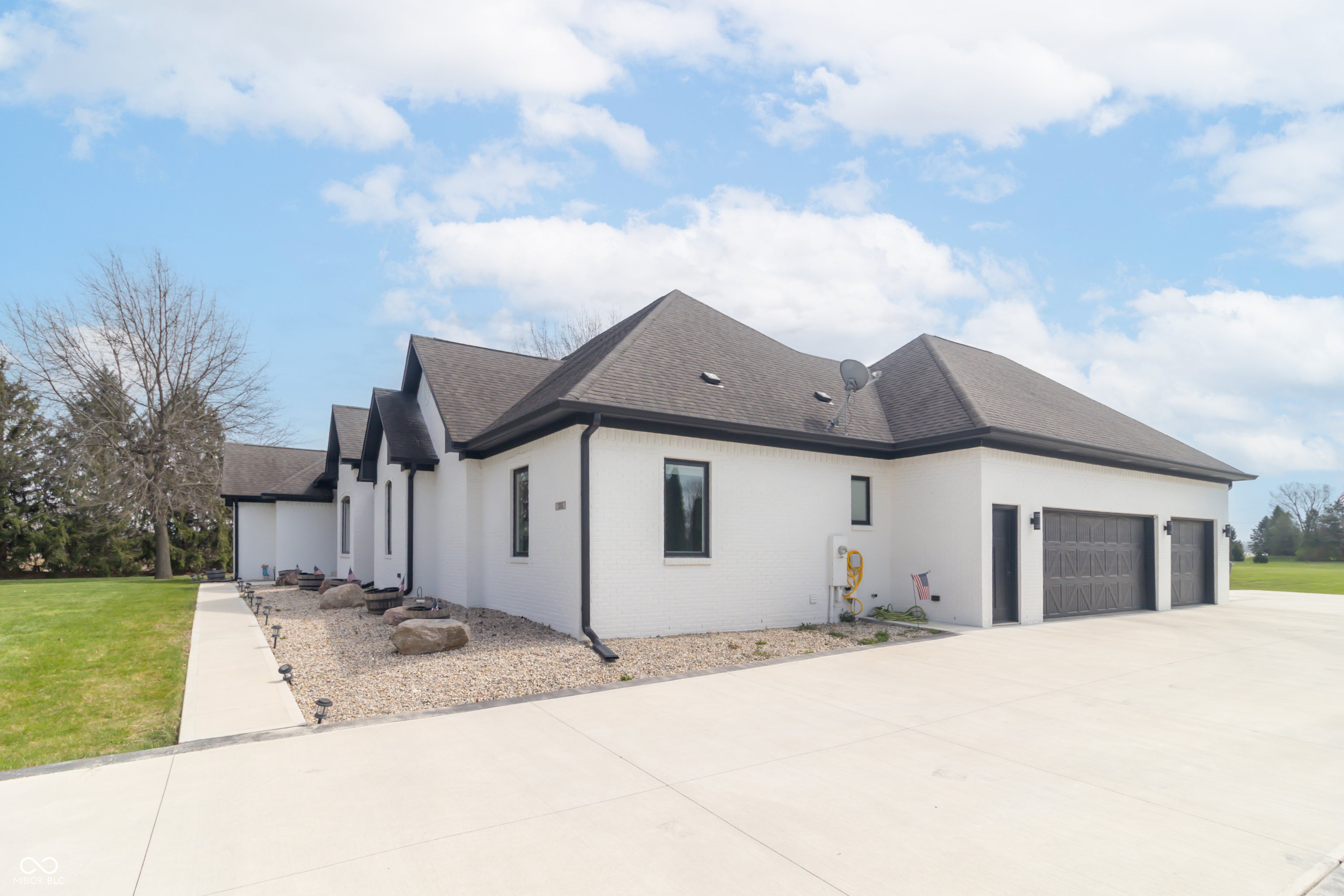 1715 E Twin Oak Boulevard