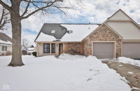 Photo of 215 Black Maple Court, Greenwood, IN 46143 (MLS # 22082968)