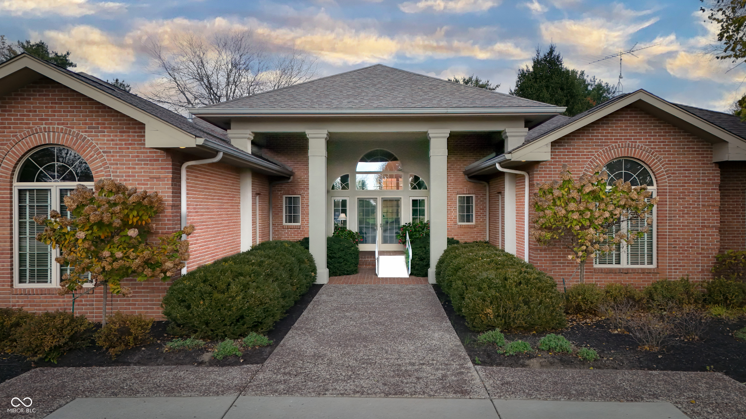 8424 W Mulligan Lane