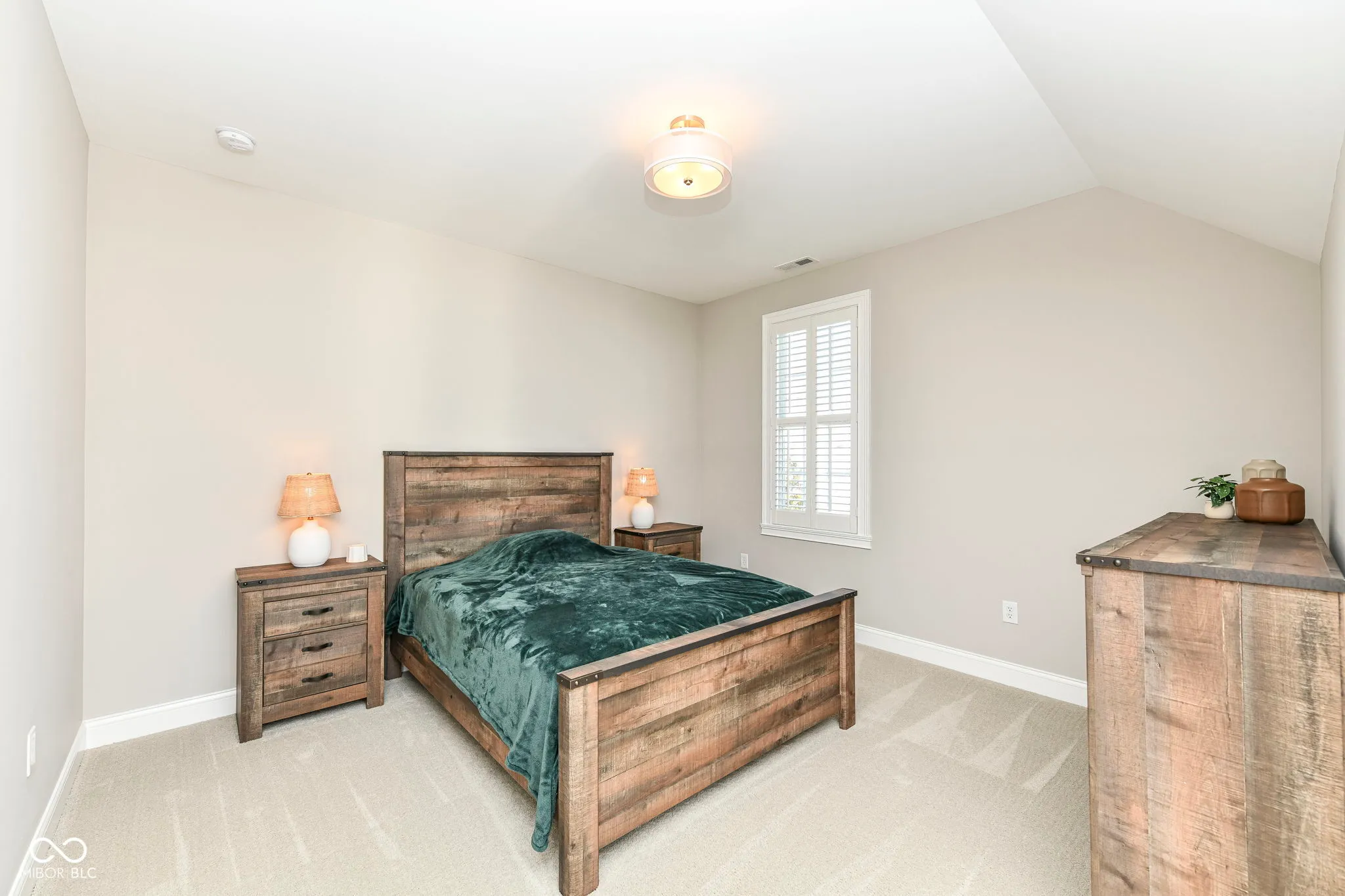 Carmel, Indiana 46032, United States, 4 Bedrooms Bedrooms, ,4 BathroomsBathrooms,Residential,Pending,19025