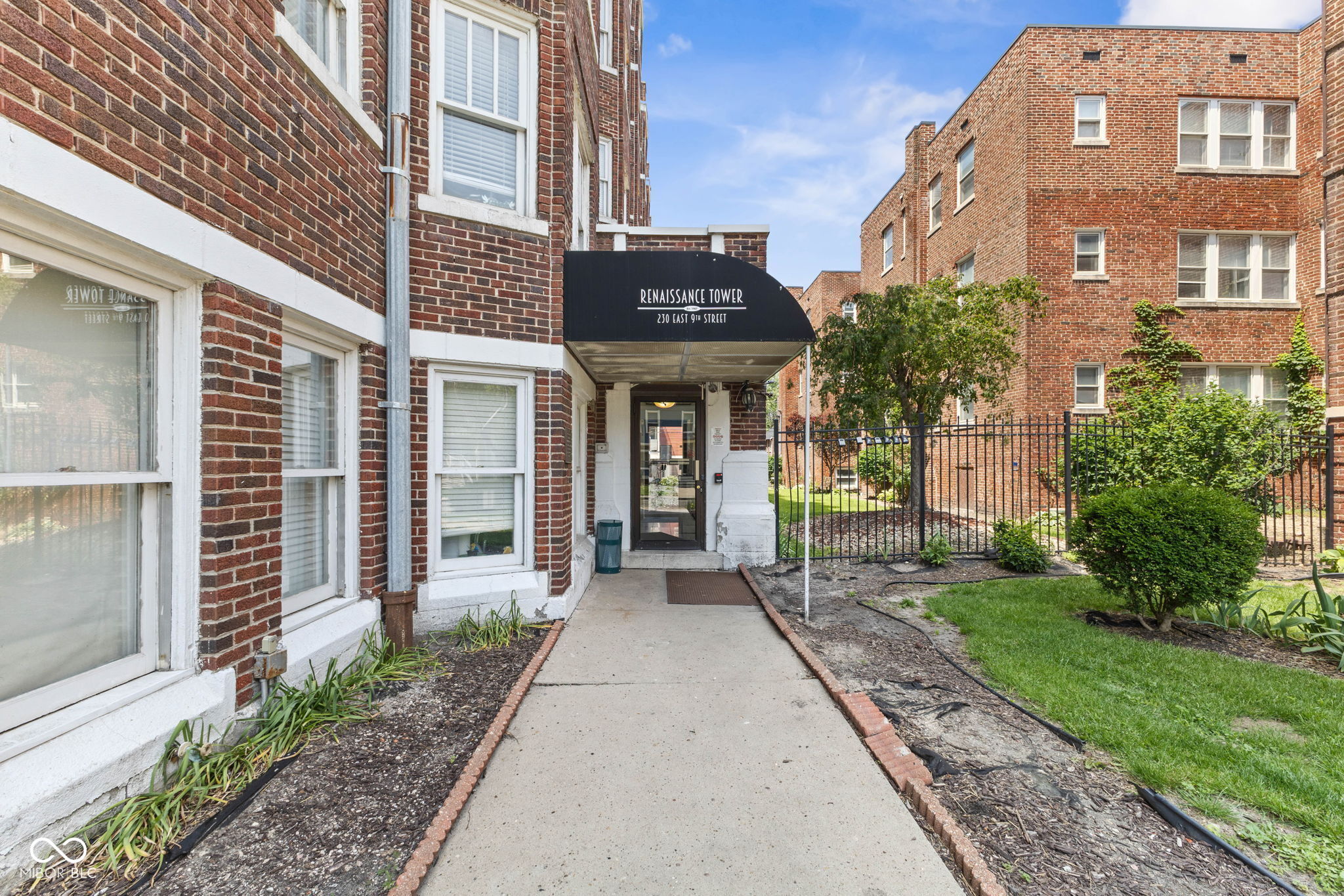 230 E 9th Street 601