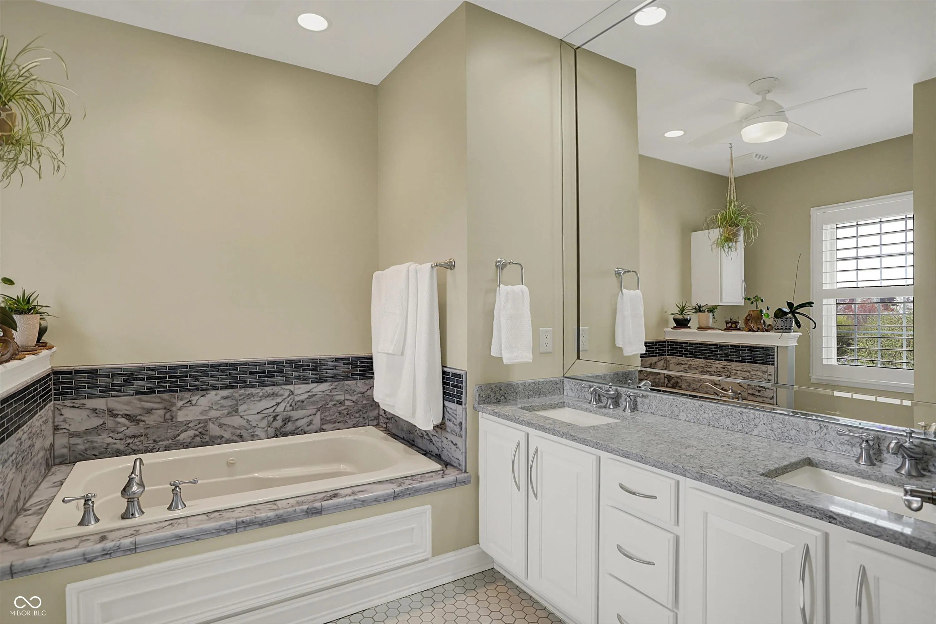 Indianapolis, Indiana 46250, United States, 3 Bedrooms Bedrooms, ,4 BathroomsBathrooms,Residential,Pending,103119